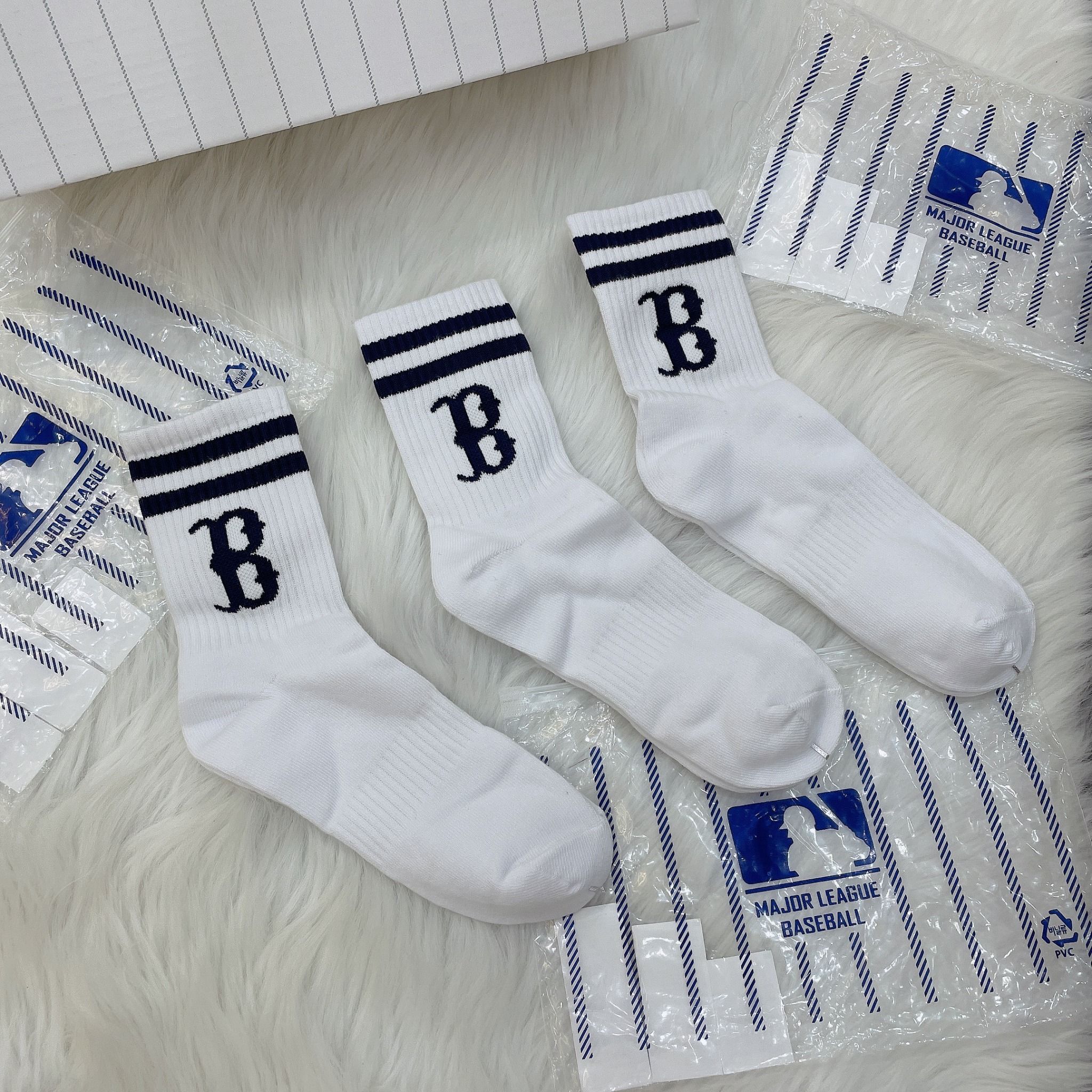  1277 - HÀNG CHÍNH HÃNG - VỚ TẤT KOREA X MLB CỔ LỬNG - BOSTON ĐỎ / VER 2 [ 2023 ] - *WHITE 2 SỌC* 