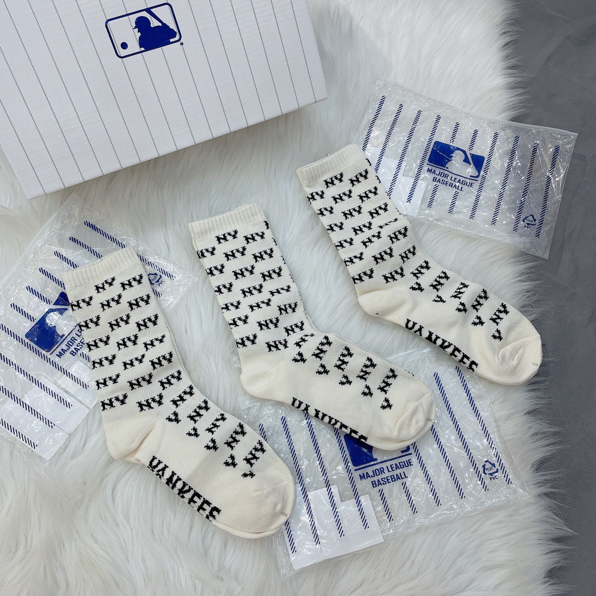  1283 - HÀNG CHÍNH HÃNG - VỚ TẤT KOREA X MLB CỔ LỬNG  - MÀU ĐEN YANKEES [ NHIỀU LOGO 2023 ] *CHỮ NGANG* 