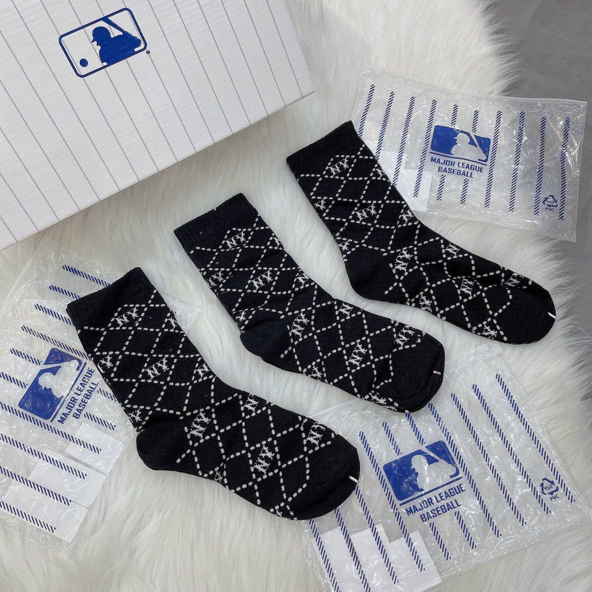  1281 - HÀNG CHÍNH HÃNG - VỚ TẤT KOREA X MLB CỔ LỬNG  - MÀU XANH RÊU [ DIA MONOGRAM 2023 ] - *ZIKZAK* 
