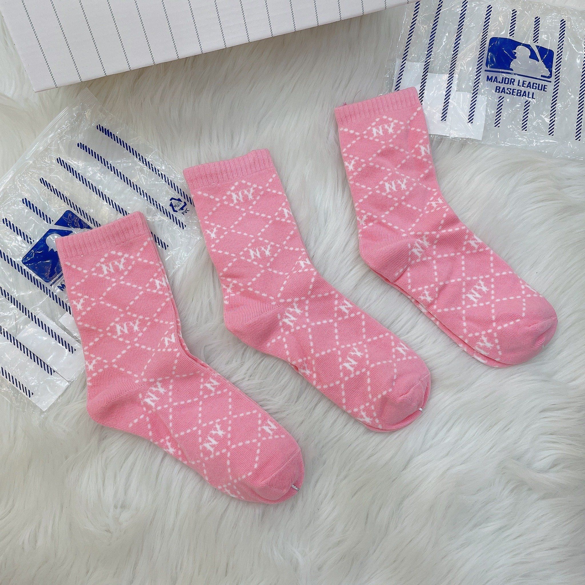  1281 - HÀNG CHÍNH HÃNG - VỚ TẤT KOREA X MLB CỔ LỬNG  - MÀU XANH RÊU [ DIA MONOGRAM 2023 ] - *ZIKZAK* 