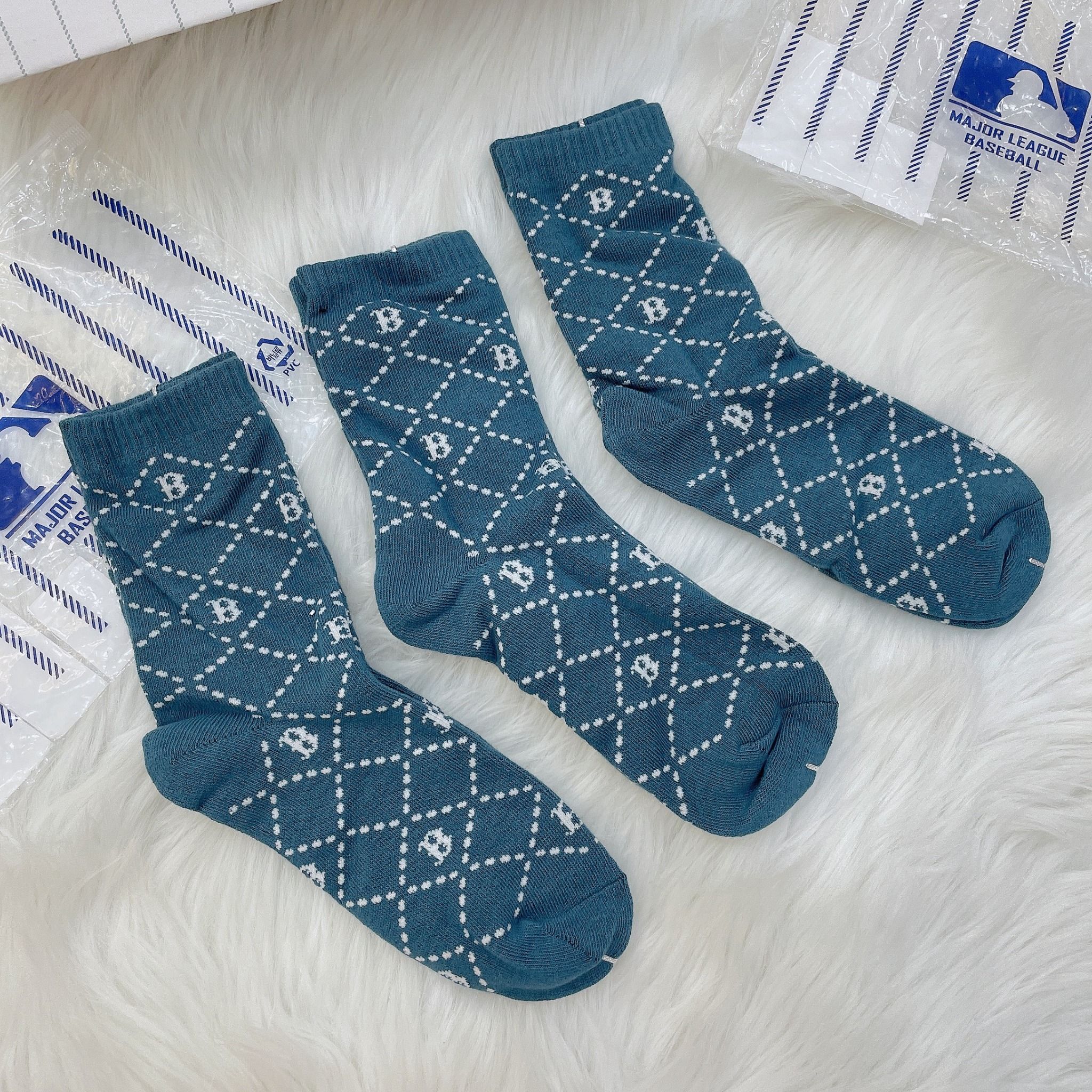  1280 - HÀNG CHÍNH HÃNG - VỚ TẤT KOREA X MLB CỔ LỬNG  - MÀU ĐEN [ DIA MONOGRAM 2023 ] - *ZIKZAK* 