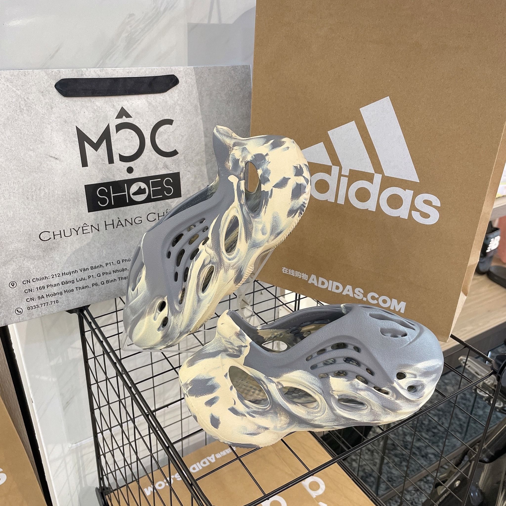  1370 - HÀNG CHÍNH HÃNG - ADIDAS YEEZY FOAM RNNR - MXT MOON GREY - CODE: GV7904 