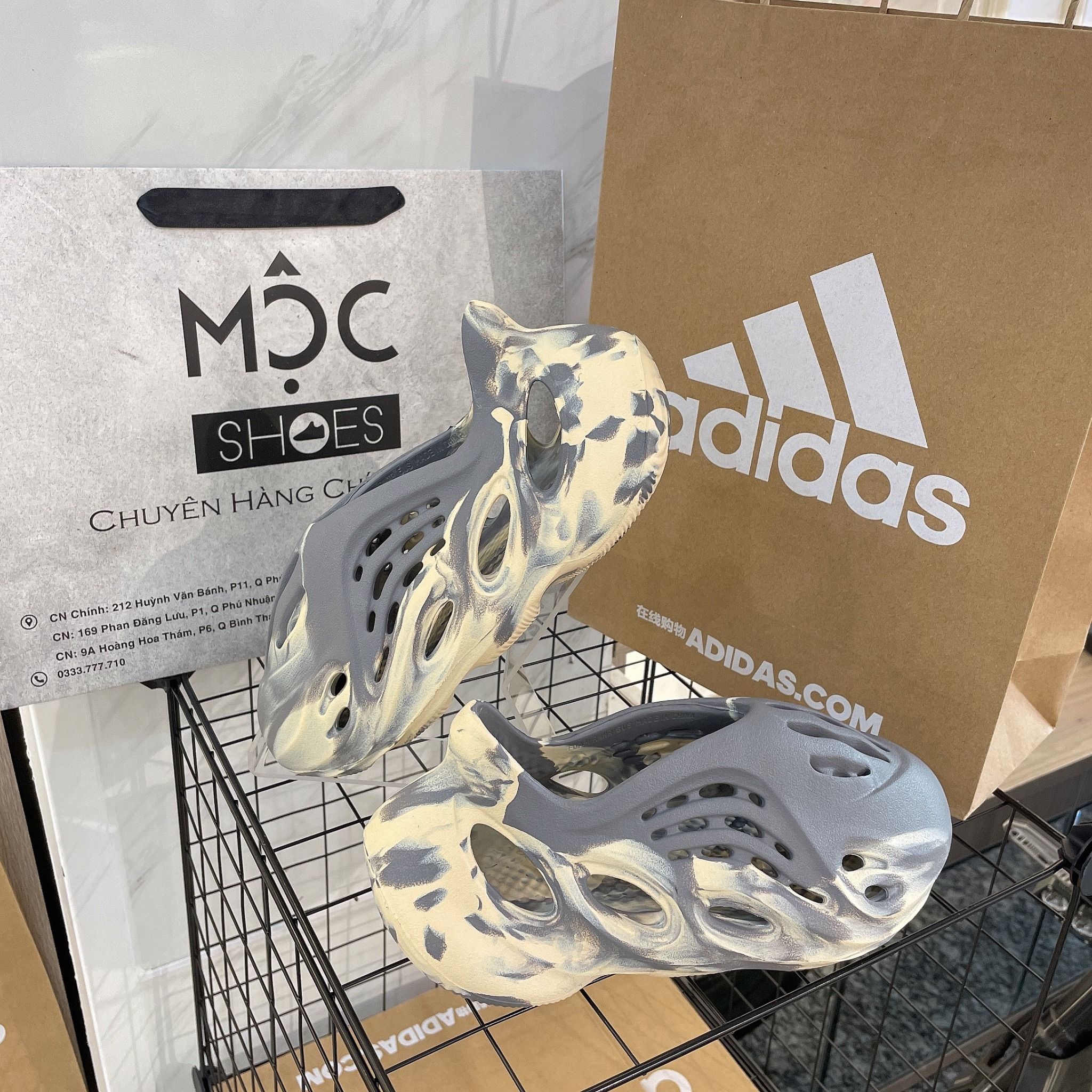  1370 - HÀNG CHÍNH HÃNG - ADIDAS YEEZY FOAM RNNR - MXT MOON GREY - CODE: GV7904 