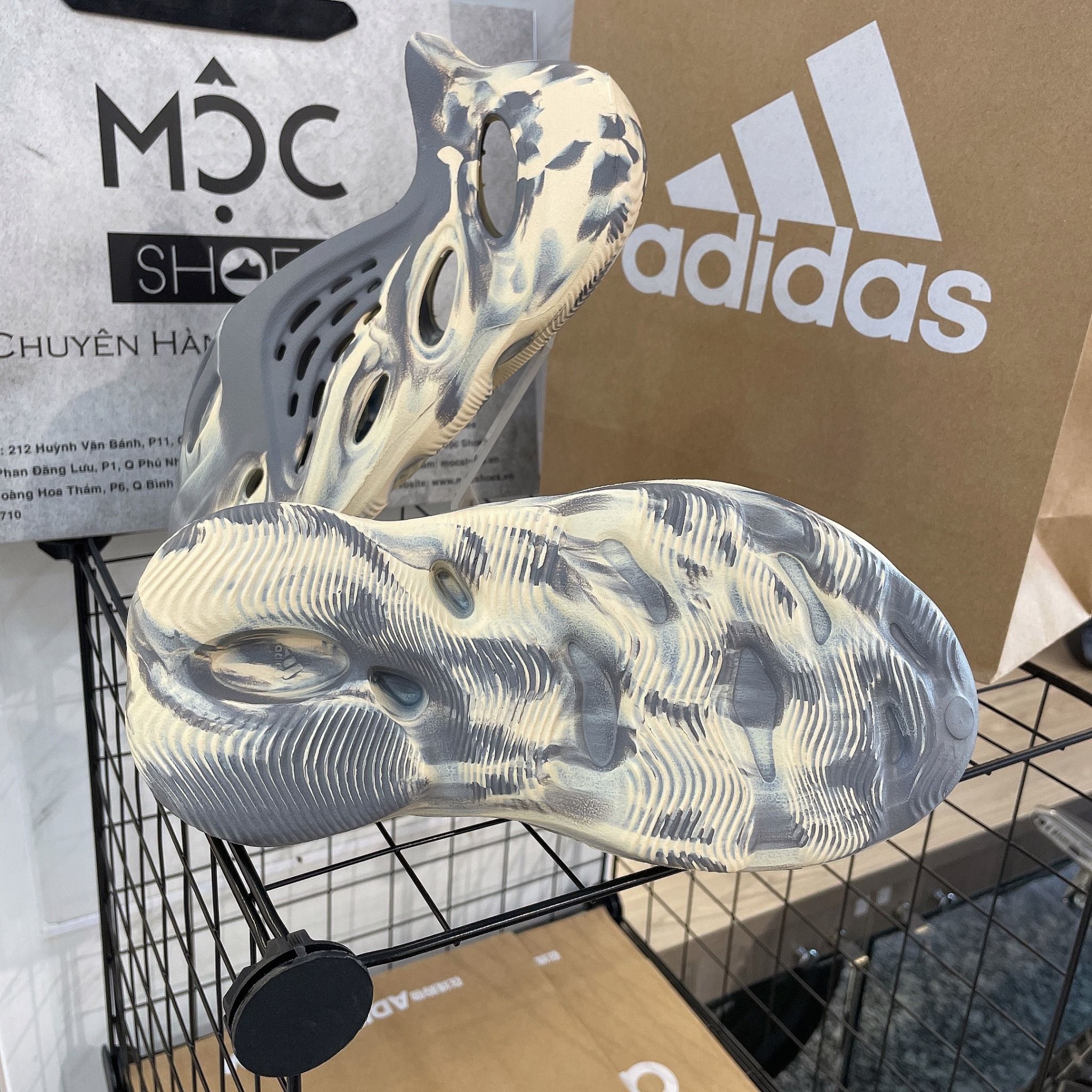  1370 - HÀNG CHÍNH HÃNG - ADIDAS YEEZY FOAM RNNR - MXT MOON GREY - CODE: GV7904 