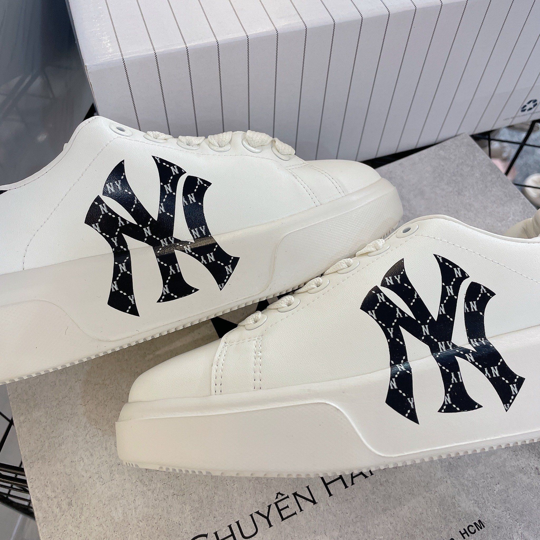  1305 - HÀNG CHÍNH HÃNG - GIÀY MLB CHUNKY CLASSIC DIA MONO HEEL NEW YORK YANKEES - TRẮNG - CODE: 3ASXAM82N-50BKS 