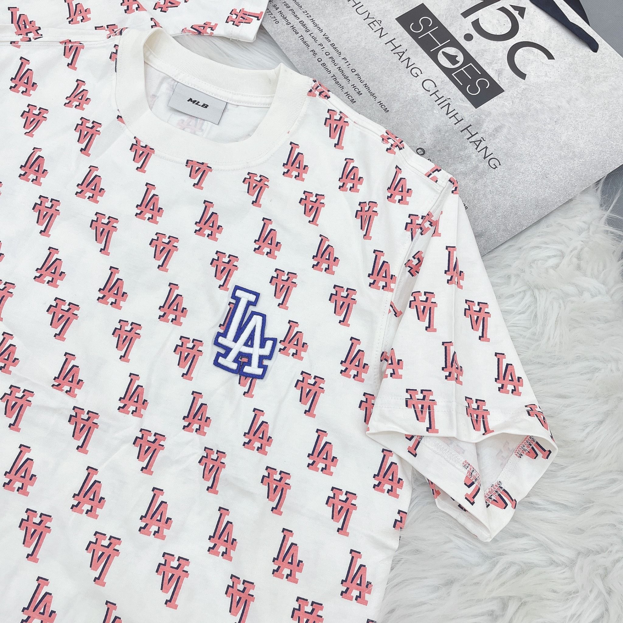  1309 - HÀNG CHÍNH HÃNG - ÁO THUN MLB - CLASSIC MONOGRAM FRONT PATTERN - TRẮNG KEM - CODE: 3ATSM1133-07CRS 