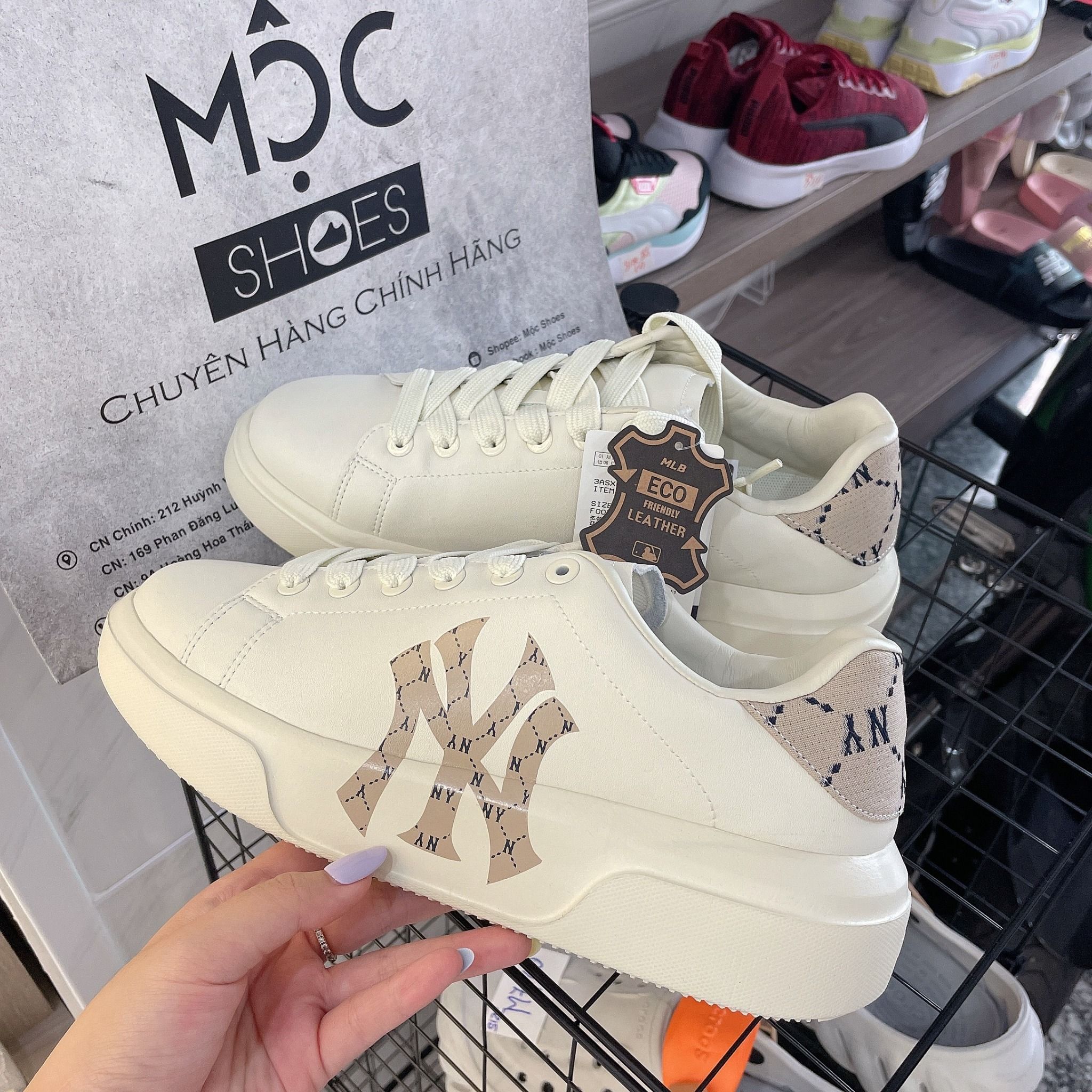  1304 - HÀNG CHÍNH HÃNG - GIÀY MLB CHUNKY CLASSIC DIA MONO HEEL NEW YORK YANKEES - BEIGE - CODE: 3ASXAM82N-50BGS 