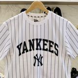  1319 - HÀNG CHÍNH HÃNG - ÁO THUN NEW ERA - NY YANKEES KẺ SỌC - TRẮNG - CODE : 12820065 