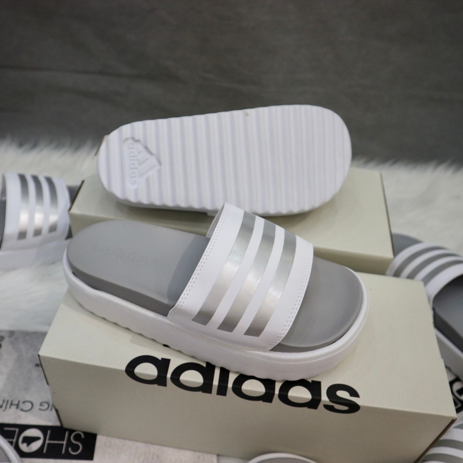  1317 - HÀNG CHÍNH HÃNG - DÉP ADIDAS ADILETTE PLATFORM - TRẮNG SỌC BẠC - CODE: IE9703 