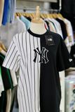  1452 - HÀNG CHÍNH HÃNG - ÁO NEW ERA - NY KẺ SỌC * TRẮNG/ĐEN* - CODE: 60416312 