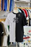  1452 - HÀNG CHÍNH HÃNG - ÁO NEW ERA - NY KẺ SỌC * TRẮNG/ĐEN* - CODE: 60416312 