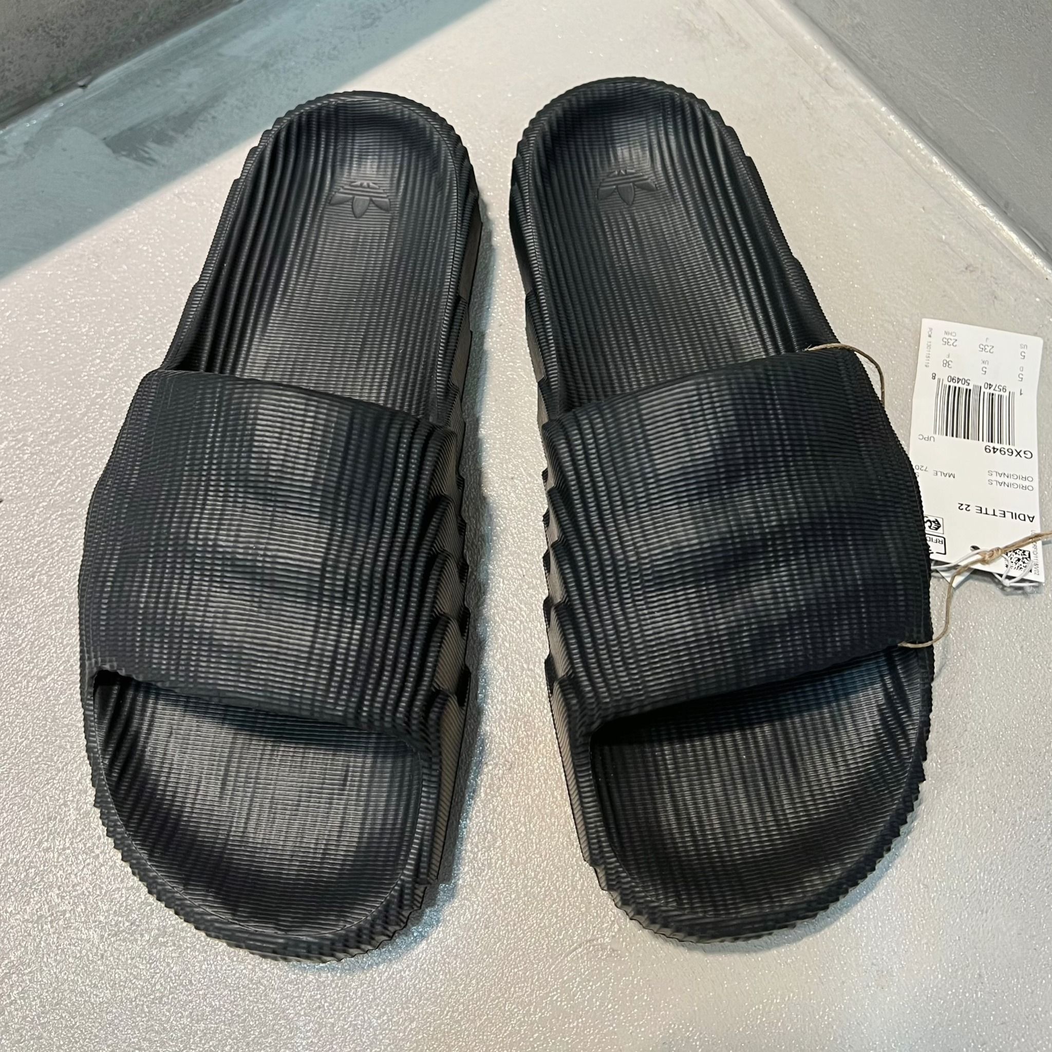  [SALE 750K] 2000 - HÀNG CHÍNH HÃNG - DÉP ADIDAS 22 - BẬC THANG *TRIPLE BLACK* 