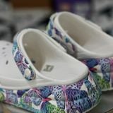  1385 - HÀNG CHÍNH HÃNG - GIÀY CLOG UNISEX CROCS CRUSH BUTTERFLY WHITE CLASSIC *ĐẾ CAO* - TRẮNG - CODE : 208258-94S 