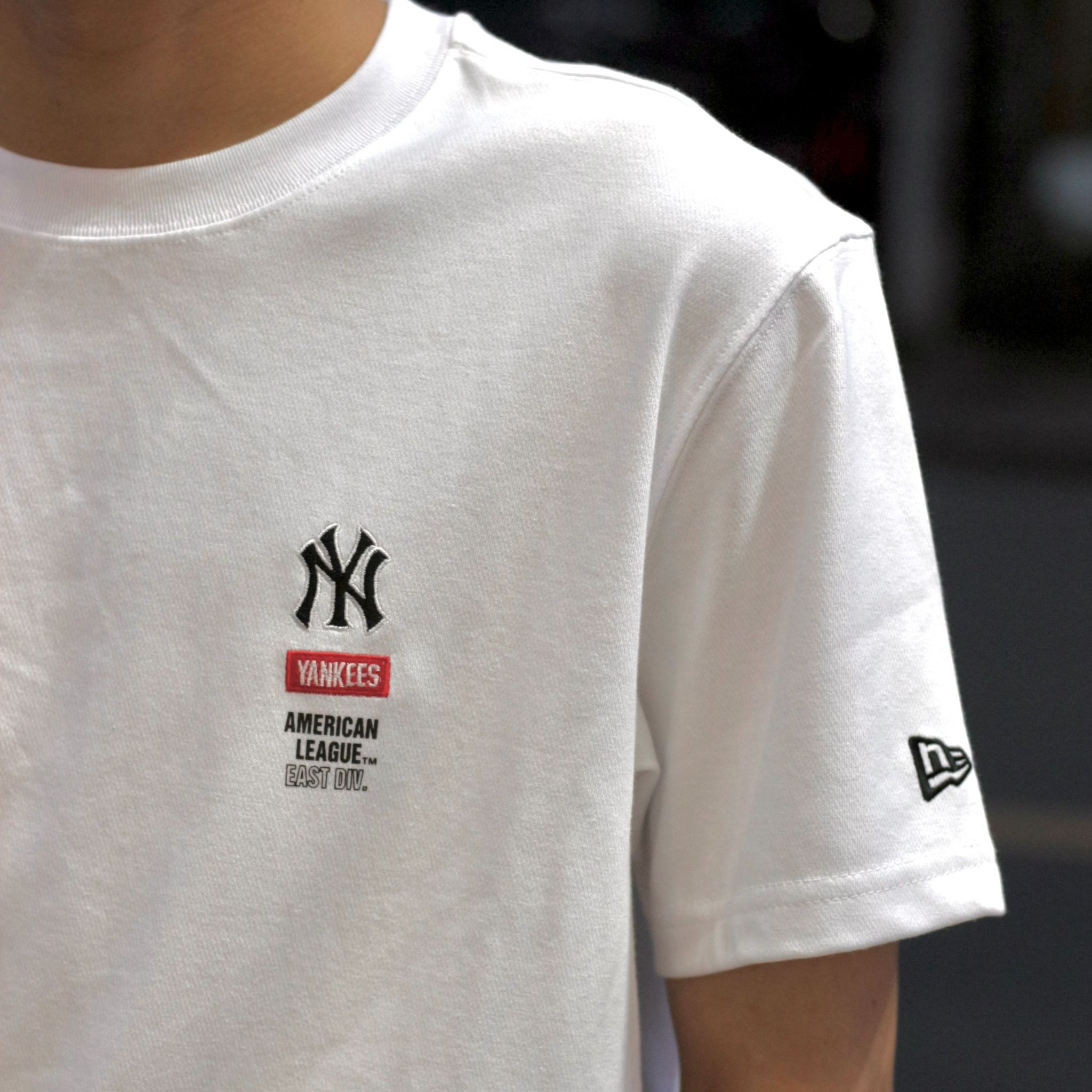  1519 - HÀNG CHÍNH HÃNG - ÁO NEW ERA x MLB NEW YORK YANKEES SHORT SLEEVE - TRẮNG - CODE : 13700023 