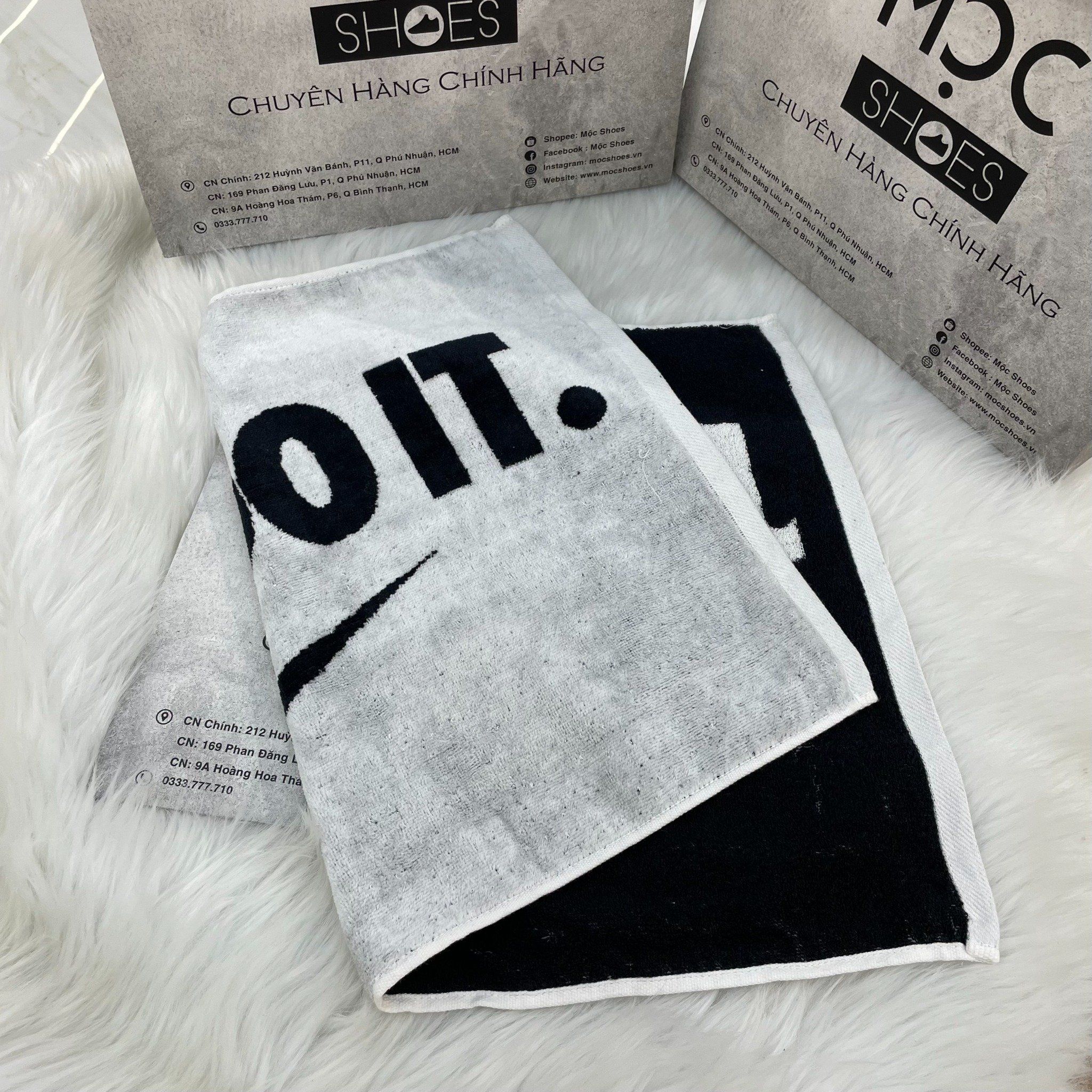  1566 - HÀNG CHÍNH HÃNG - NIKE PERFORMANCE GOLF TOWEL / KHĂN 2.0 - SIZE: 16 x 32 - CODE: SKU N1007200-010 