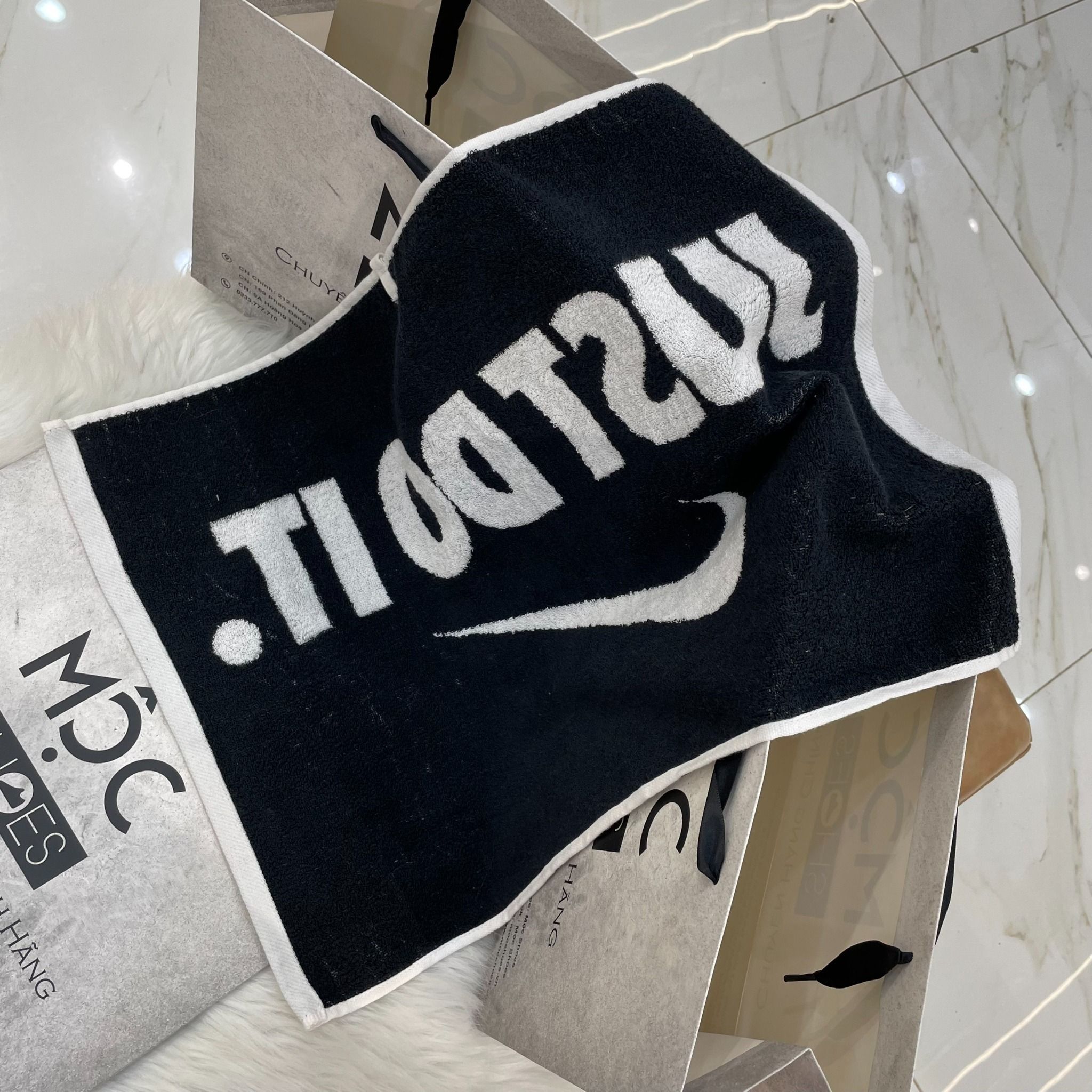  1566 - HÀNG CHÍNH HÃNG - NIKE PERFORMANCE GOLF TOWEL / KHĂN 2.0 - SIZE: 16 x 32 - CODE: SKU N1007200-010 