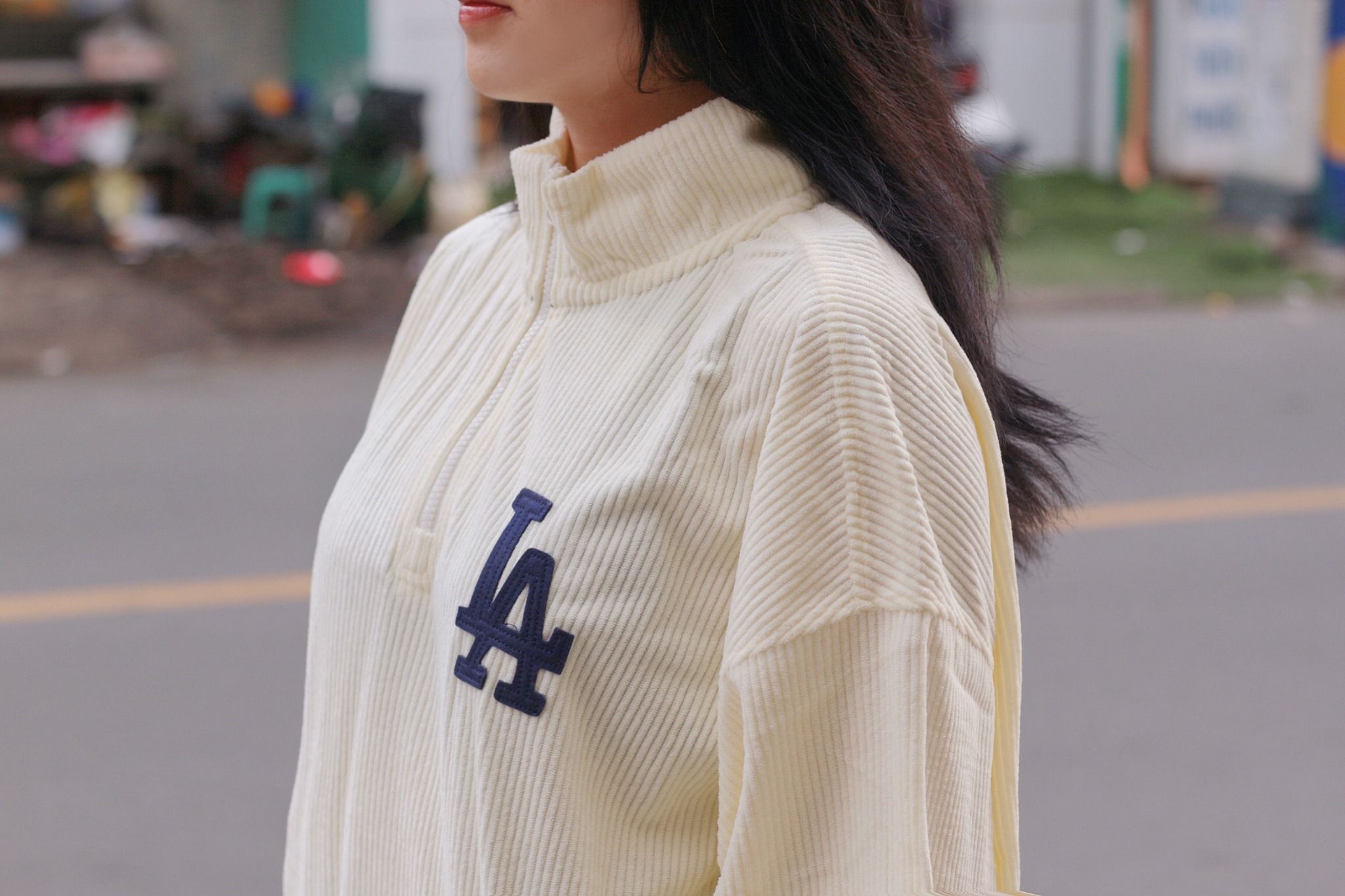  1590 - HÀNG CHÍNH HÃNG - ÁO SWEATER ZIP LOGO LA - KEM - CODE: 13867758 