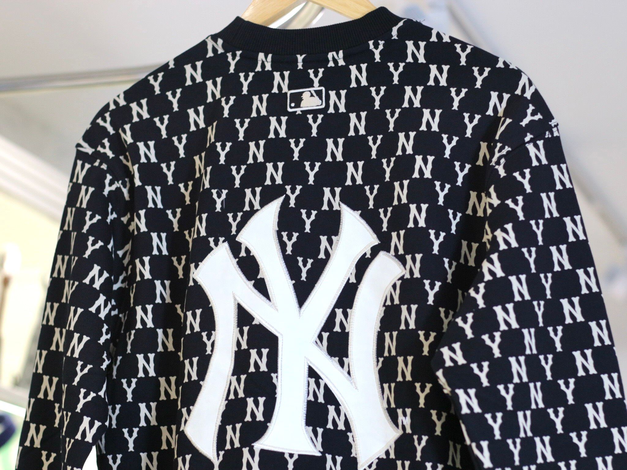  1601 - HÀNG CHÍNH HÃNG - ÁO SWEATER MLB MONOGRAM OVERFIT SWEATSHIRT NEW YORK YANKEES - MÀU ĐEN - CODE: 3AMTM0224-50BKS 