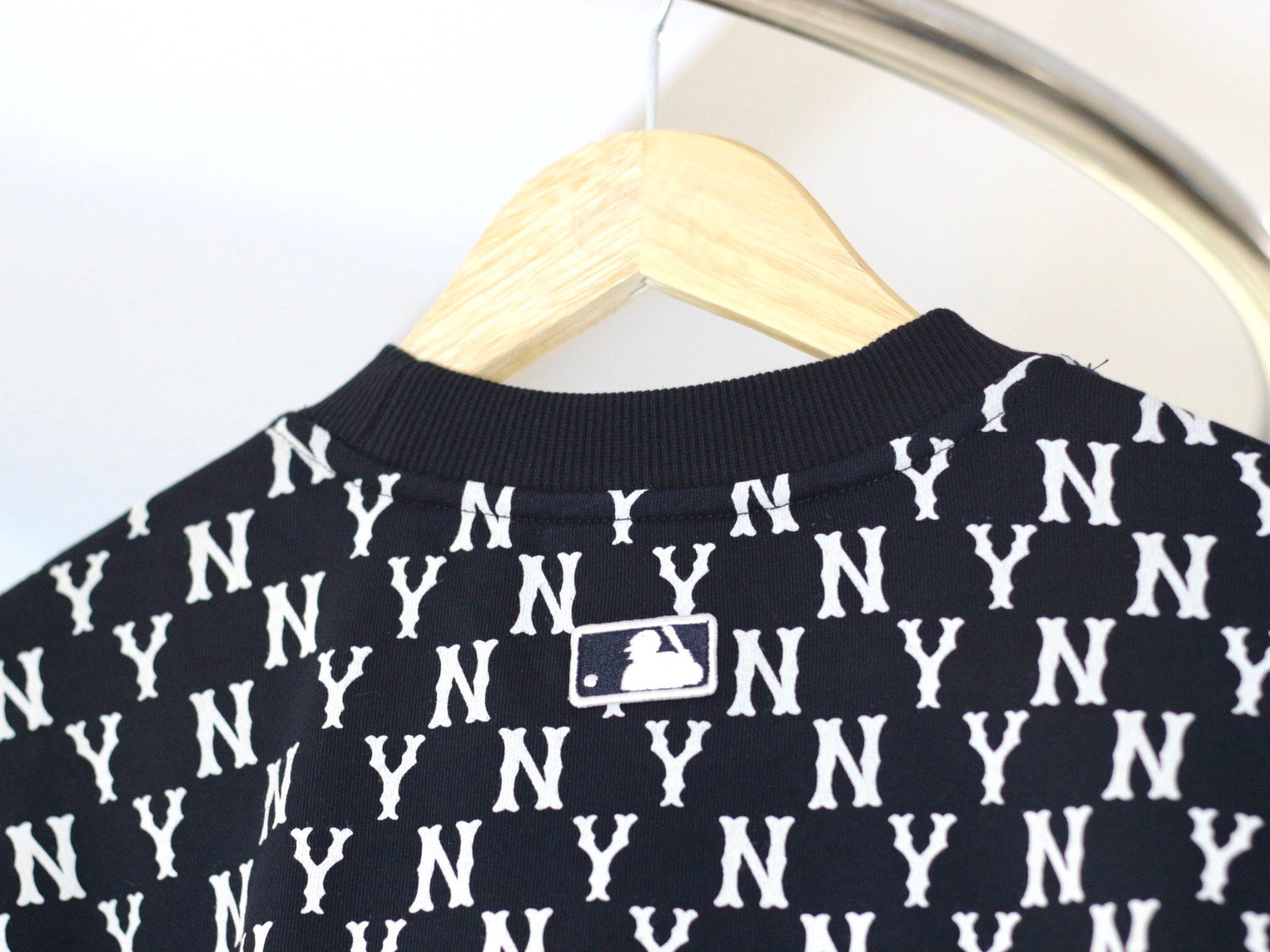  1601 - HÀNG CHÍNH HÃNG - ÁO SWEATER MLB MONOGRAM OVERFIT SWEATSHIRT NEW YORK YANKEES - MÀU ĐEN - CODE: 3AMTM0224-50BKS 