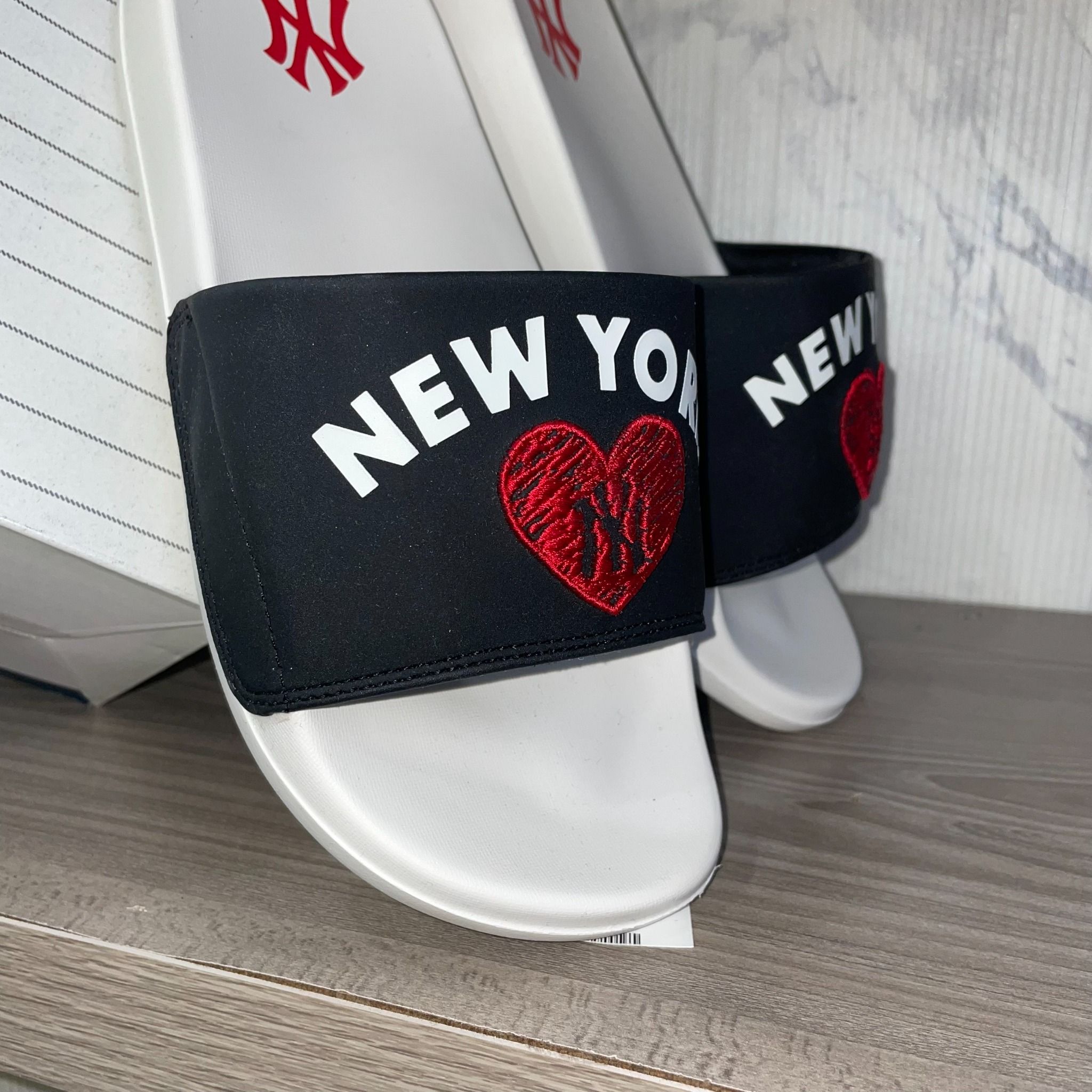  1656 - HÀNG CHÍNH HÃNG - DÉP MLB MOUND HEART NEW YORK YANKEES - CODE: 32SHHH111-50L 