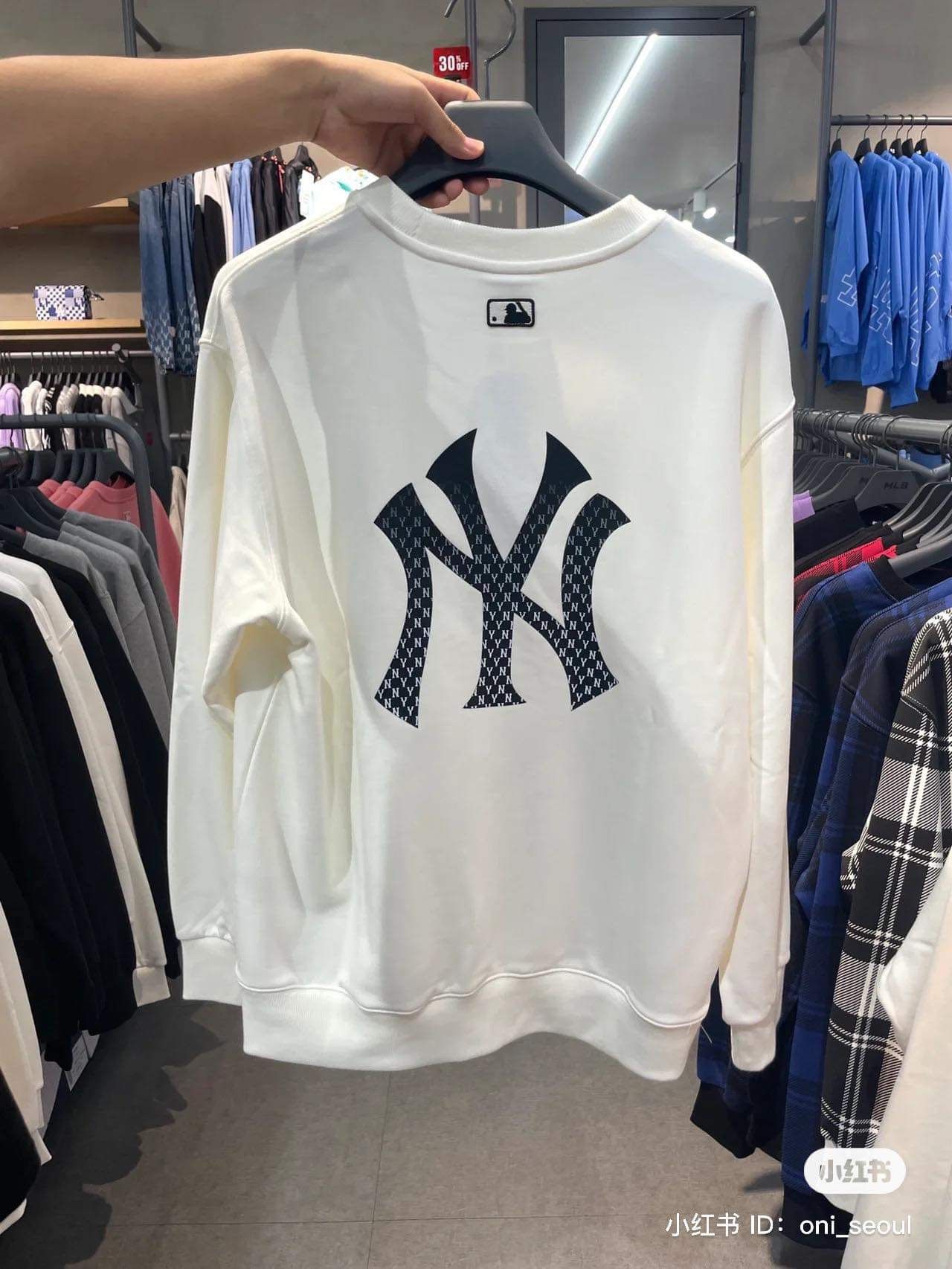  1658 - HÀNG CHÍNH HÃNG - ÁO SWEATER MLB MONOGRAM BIG LUX NY YANKEES - TRẮNG - CODE: 3AMTM0234-50CRD 