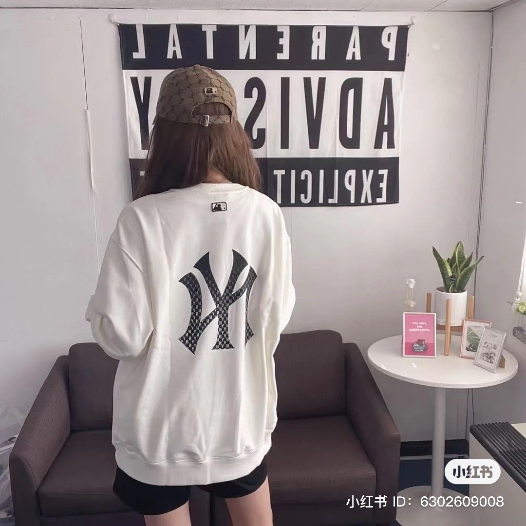  1658 - HÀNG CHÍNH HÃNG - ÁO SWEATER MLB MONOGRAM BIG LUX NY YANKEES - TRẮNG - CODE: 3AMTM0234-50CRD 