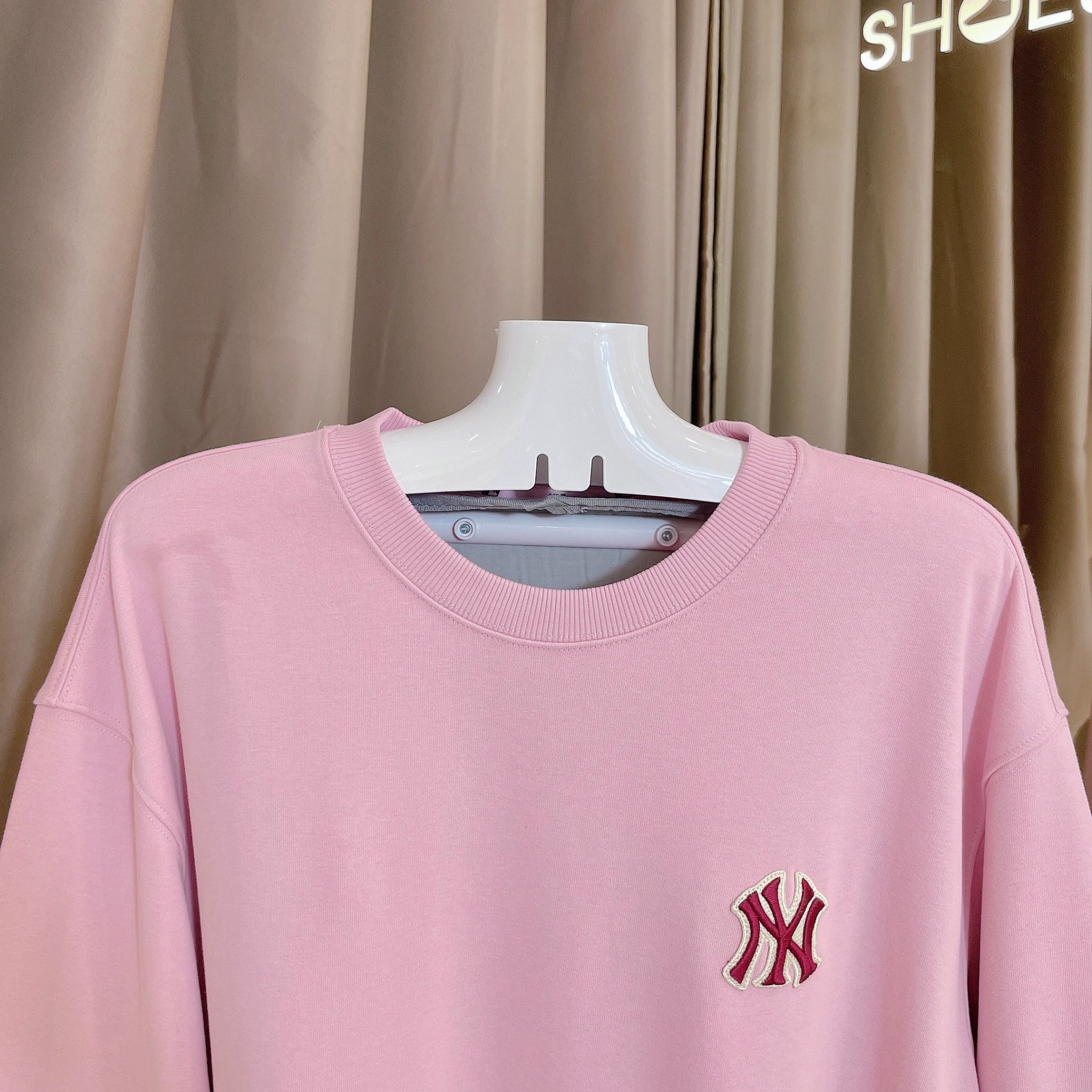  1659 - HÀNG CHÍNH HÃNG - ÁO SWEATER MLB MONOGRAM BIG LUX NY YANKEES - HỒNG - CODE: 3AMTM0234-50PKL 