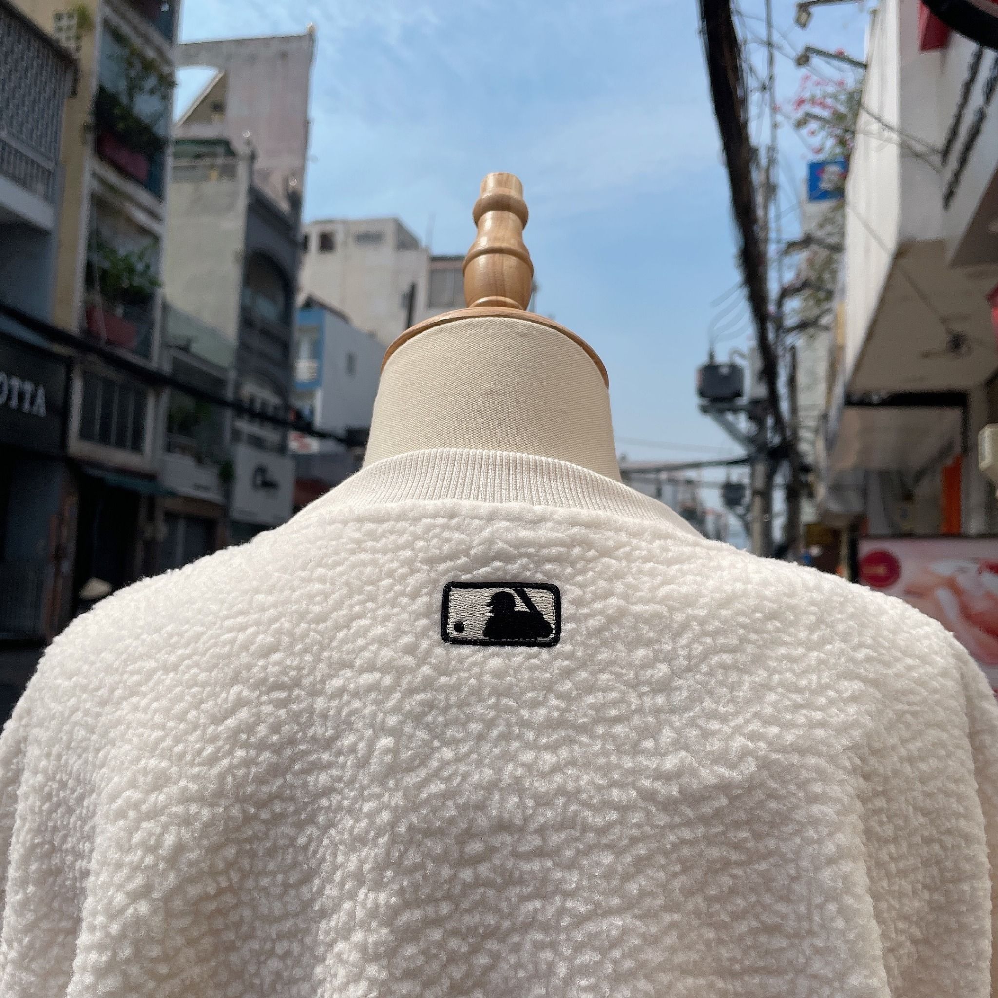  1701 - HÀNG CHÍNH HÃNG - ÁO SWEATER MLB LÔNG LOGO NY - WHITE - CODE: 3AMTEC616 