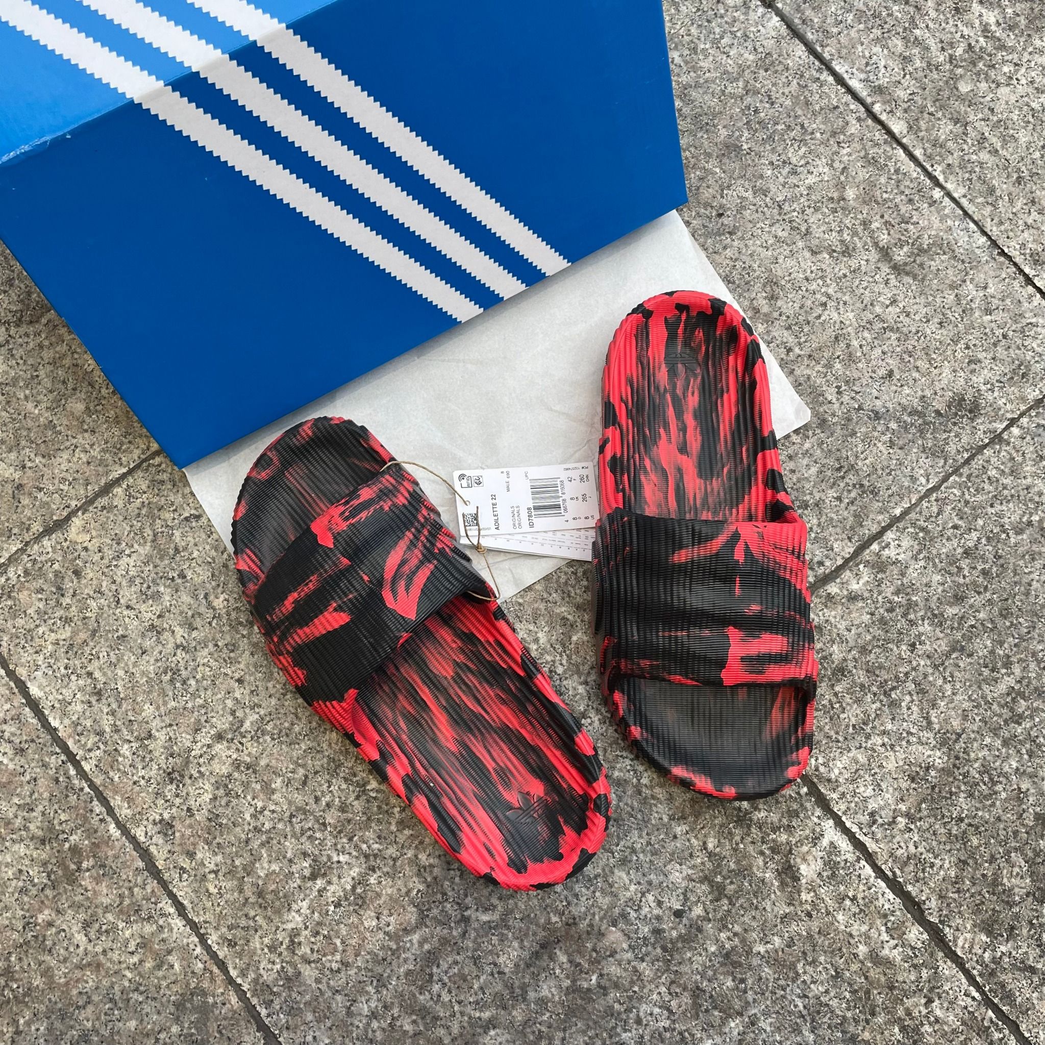  1707 - HÀNG CHÍNH HÃNG - DÉP ADIDAS 22 -  ‘ Loang Đỏ Đô - Black Right Red ’ - CODE: ID7808 