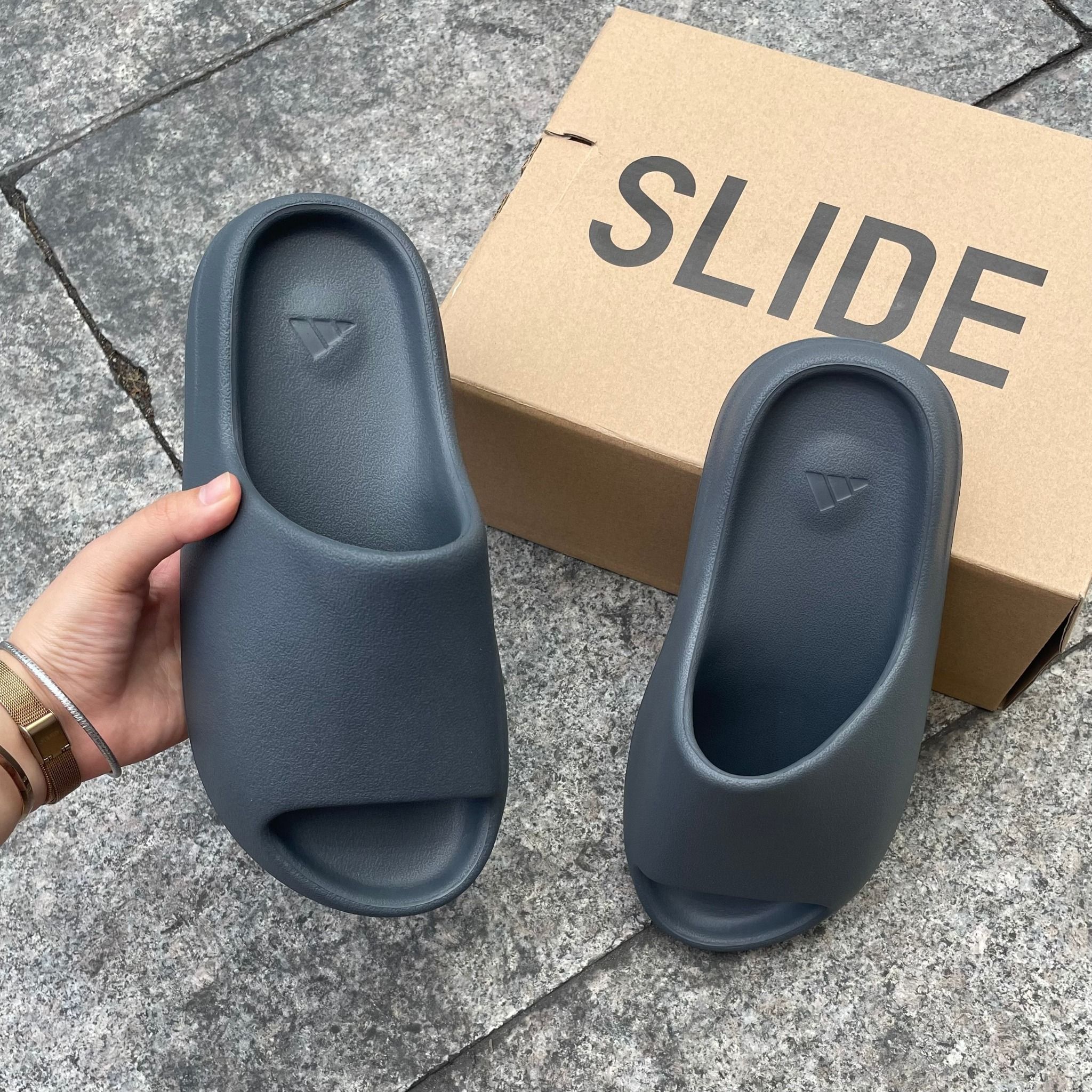  1696 - HÀNG CHÍNH HÃNG - DÉP YEEZY SLIDE GRANITE - XÁM ĐEN - CODE : ID4132 