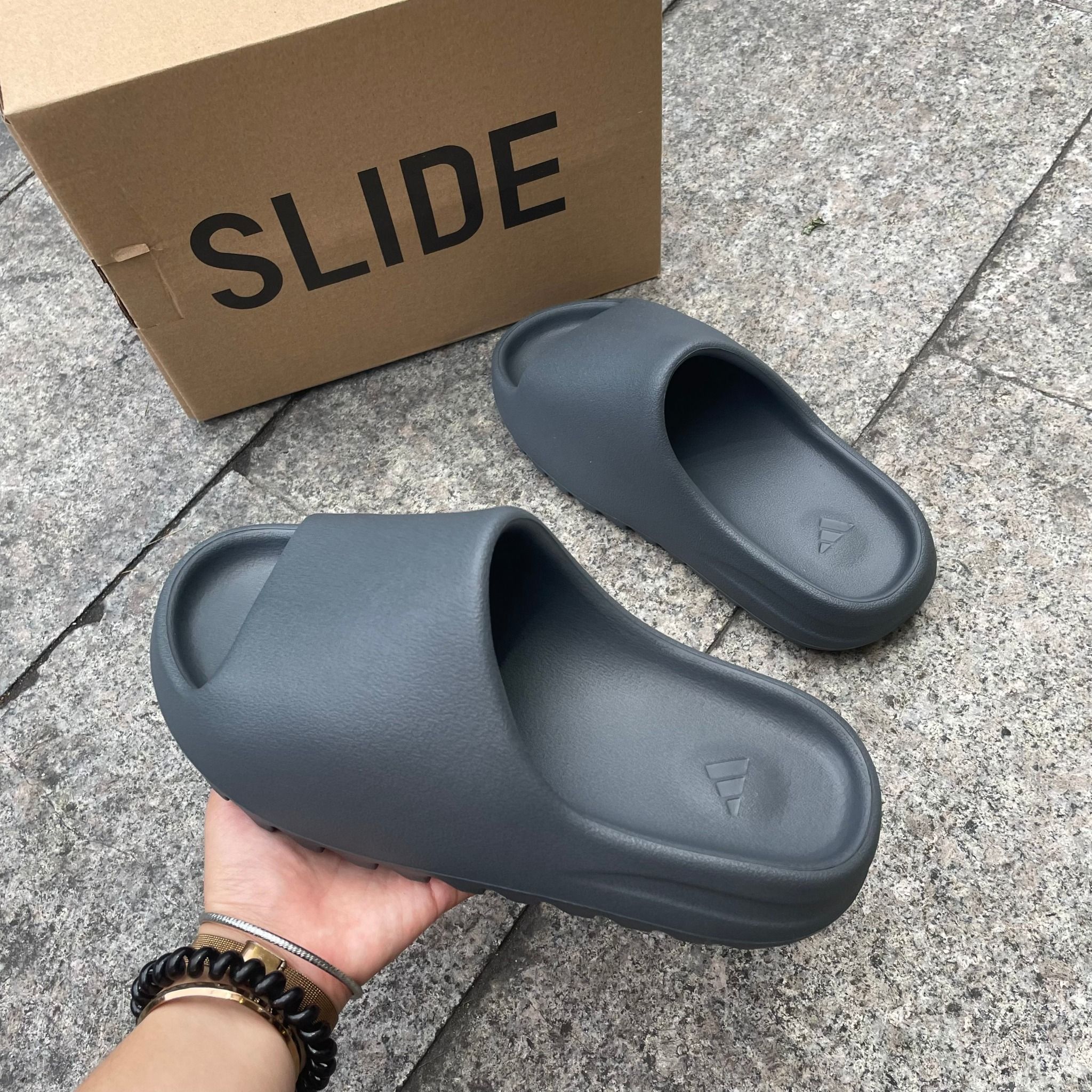  1696 - HÀNG CHÍNH HÃNG - DÉP YEEZY SLIDE GRANITE - XÁM ĐEN - CODE : ID4132 