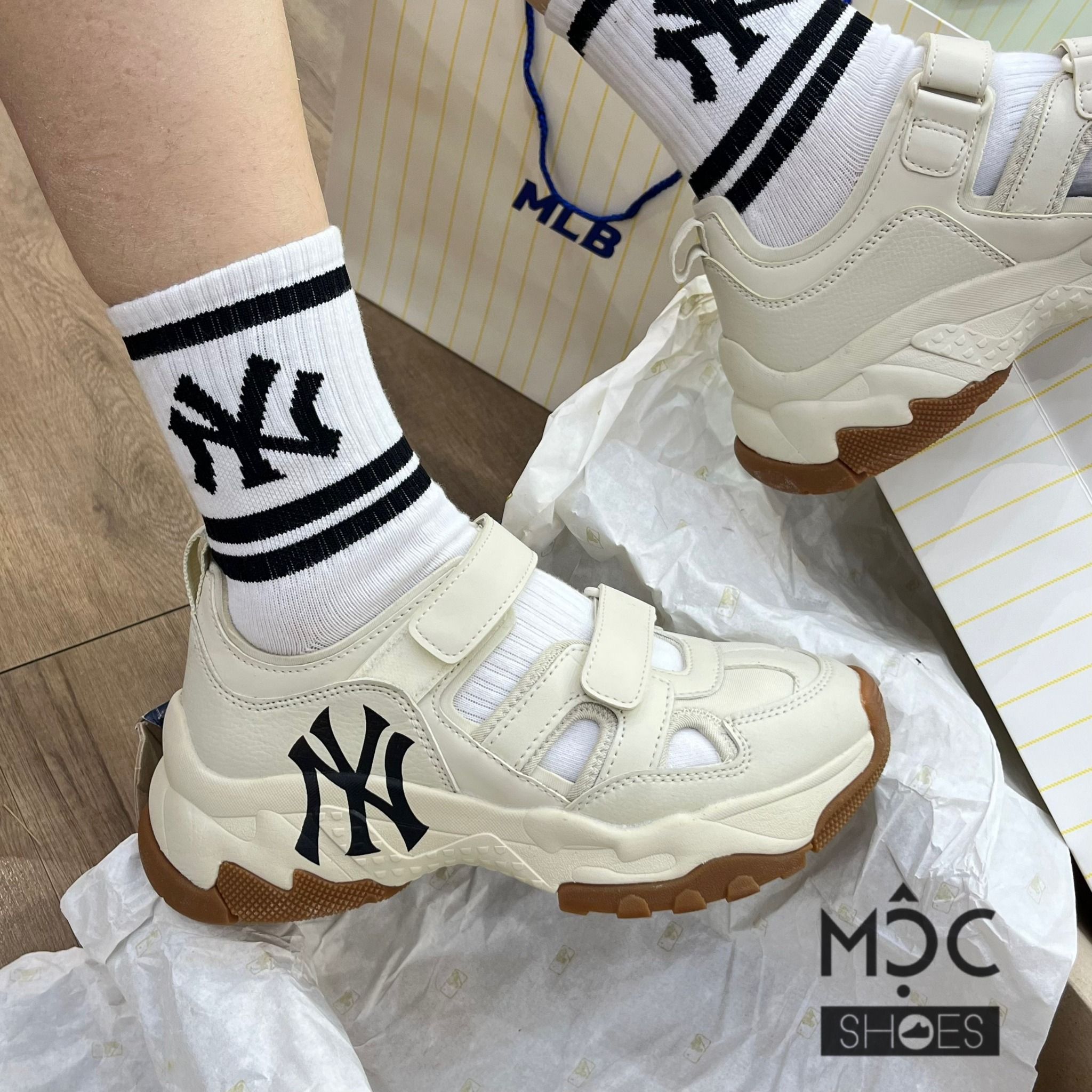  1023 - HÀNG CHÍNH HÃNG - GIÀY SANDAL - MLB Big Ball Chunky Mask New York Yankees- Màu Kem - Code: ASDCH133-50CRS 