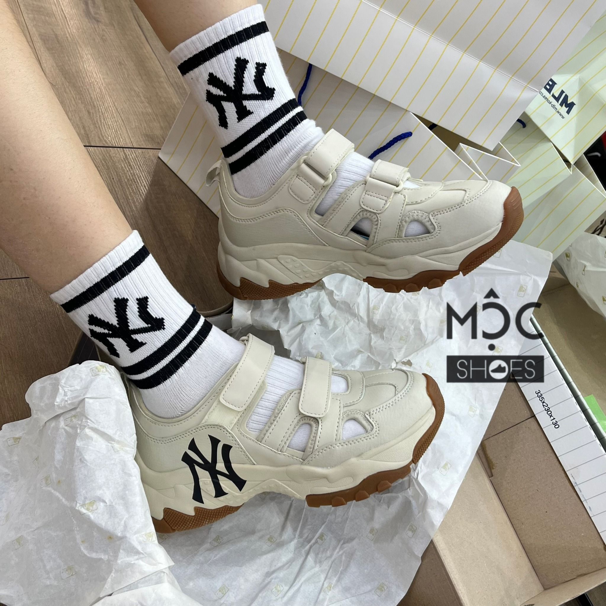  1023 - HÀNG CHÍNH HÃNG - GIÀY SANDAL - MLB Big Ball Chunky Mask New York Yankees- Màu Kem - Code: ASDCH133-50CRS 