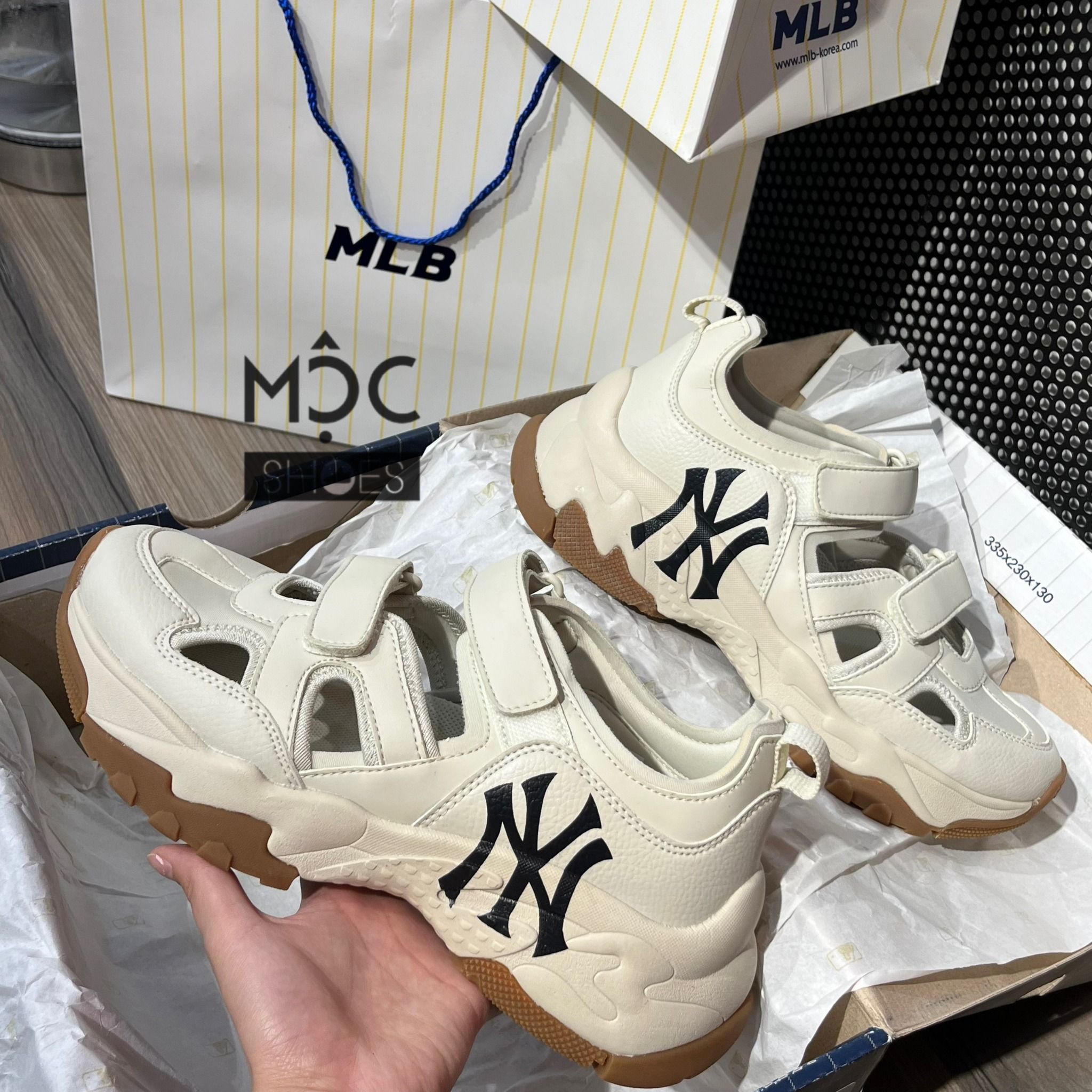  1023 - HÀNG CHÍNH HÃNG - GIÀY SANDAL - MLB Big Ball Chunky Mask New York Yankees- Màu Kem - Code: ASDCH133-50CRS 