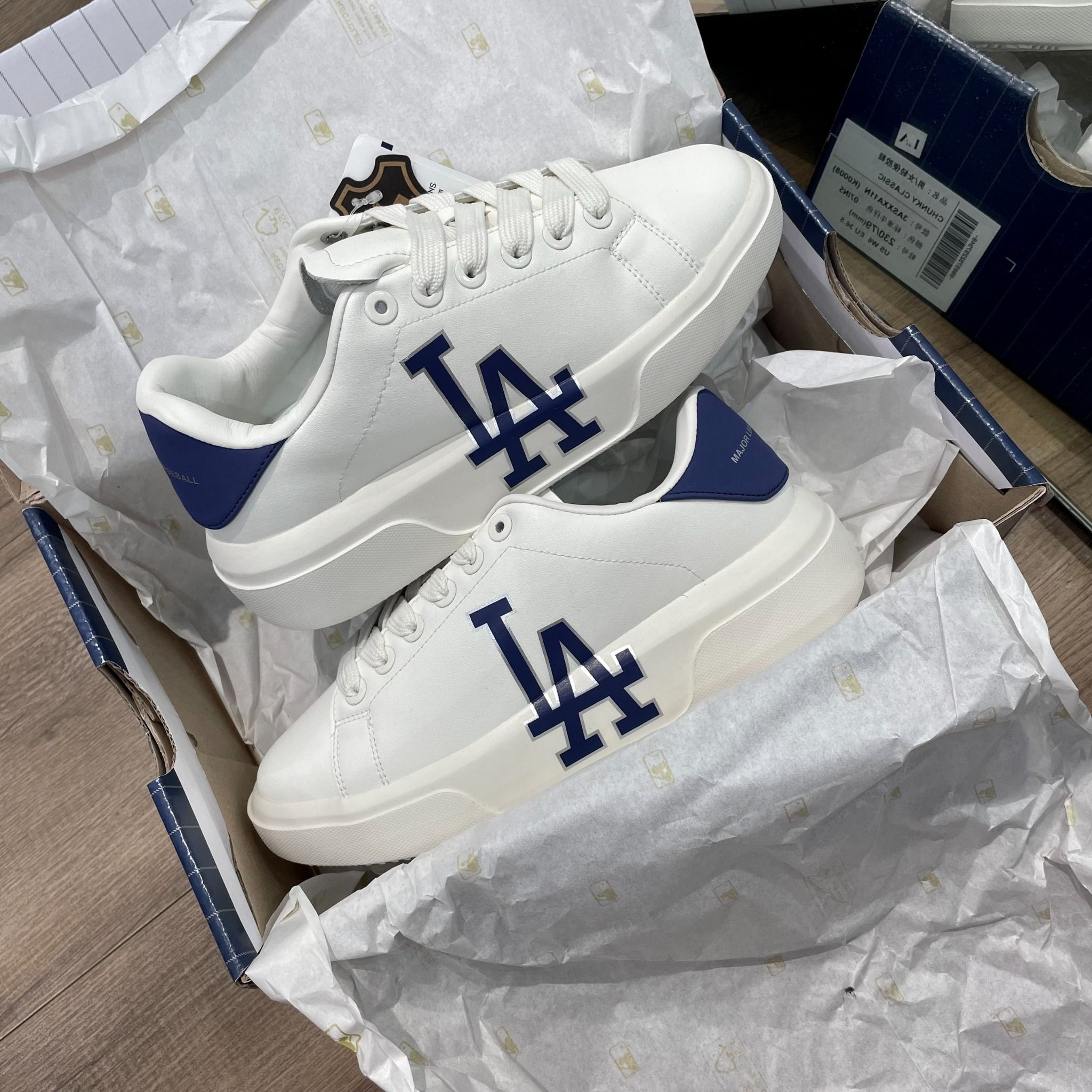  2033 - HÀNG CHÍNH HÃNG - Giày MLB Chunky Classic LA Dodgers Indigo  - TRẮNG XANH - CODE: 3ASXXA11N-07INS 