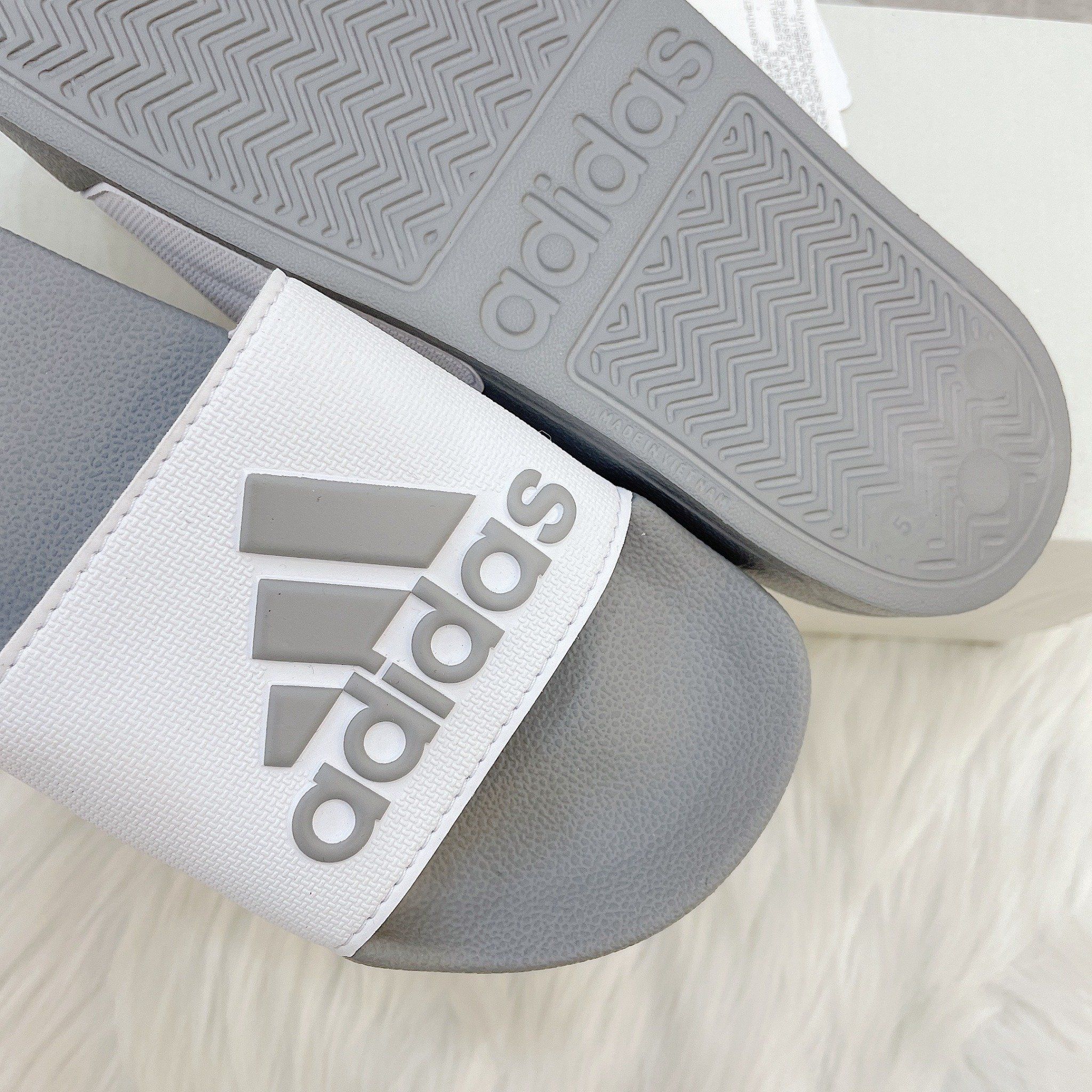  2056 - HÀNG CHÍNH HÃNG - DÉP ADIDAS ADILLETE SHOWER BIG LOGO LITE MÀU XÁM QUAI TRẮNG - CODE: IG3679 