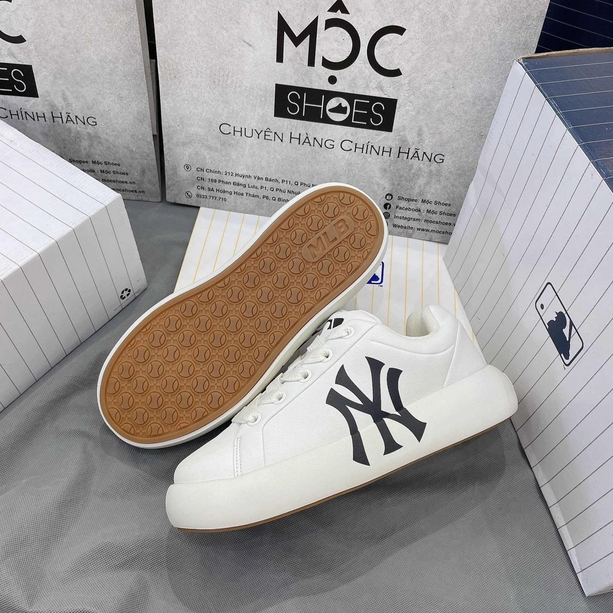  2135 - HÀNG CHÍNH HÃNG - GIÀY MLB CHUNKY CLASSIC BASE NEW YORK YANKEES - CODE: 3ASXCCB4N 50IVS 