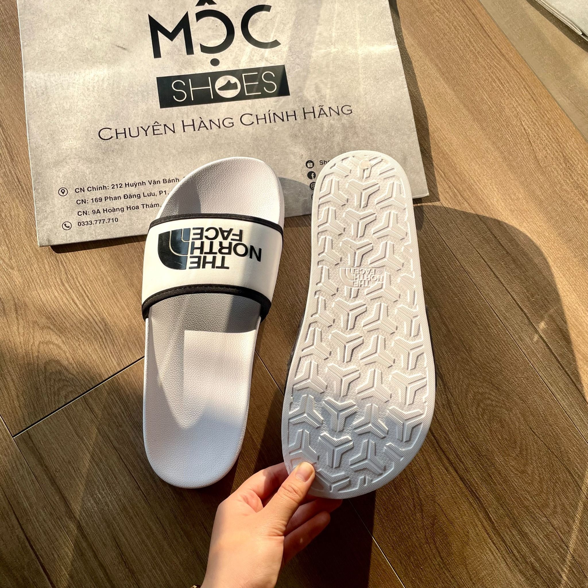  0198 - HÀNG CHÍNH HÃNG - DÉP THE NORTH FACE BASE CAMP SLIDE III - TRẮNG SỌC ĐEN - *WHITE/BLACK* - Code: NF0A4T2SLA91 