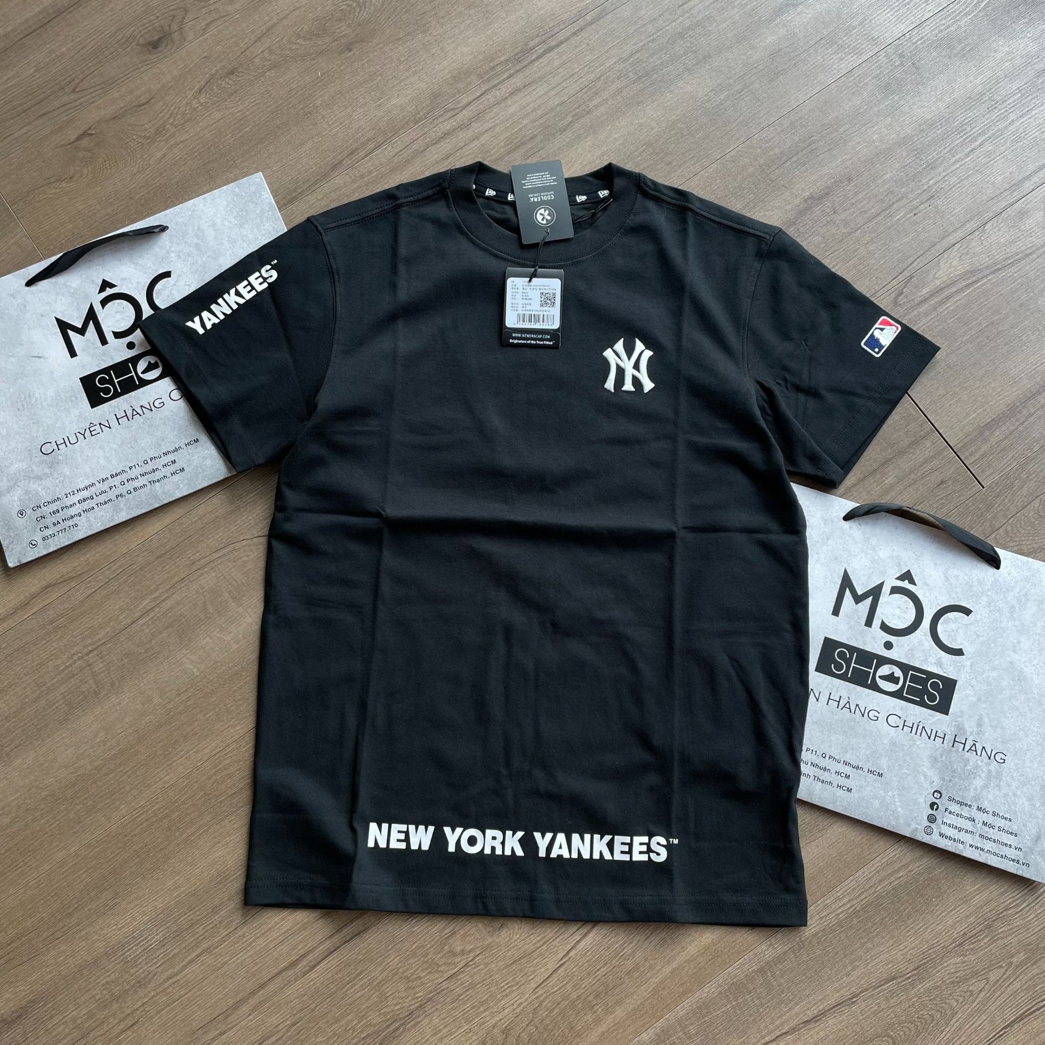  2100 - HÀNG CHÍNH HÃNG - ÁO THUN NEW ERA  - NY BIG LOGO CHỮ CHẠY NGANG DƯỚI  - BLACK - CODE:  13320116 