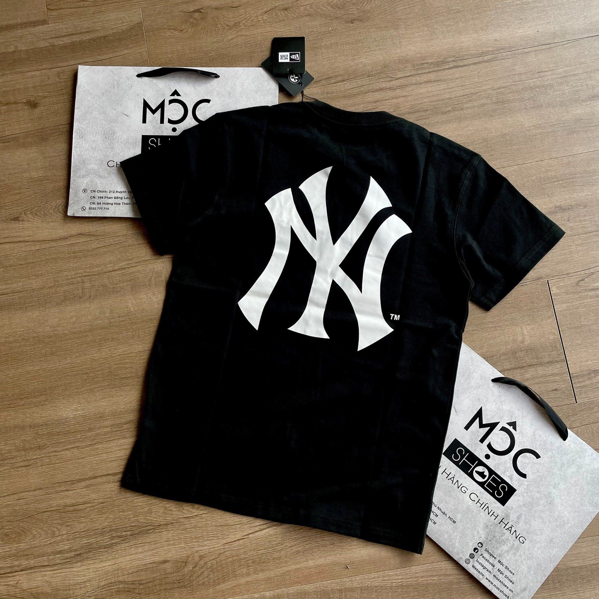  2100 - HÀNG CHÍNH HÃNG - ÁO THUN NEW ERA  - NY BIG LOGO CHỮ CHẠY NGANG DƯỚI  - BLACK - CODE:  13320116 