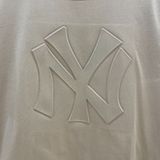  2199 - HÀNG CHÍNH HÃNG - ÁO NEW ERA - NEW YORK YANKEES - LOGO IN NỔI - WHEAT - CODE: 14187349 