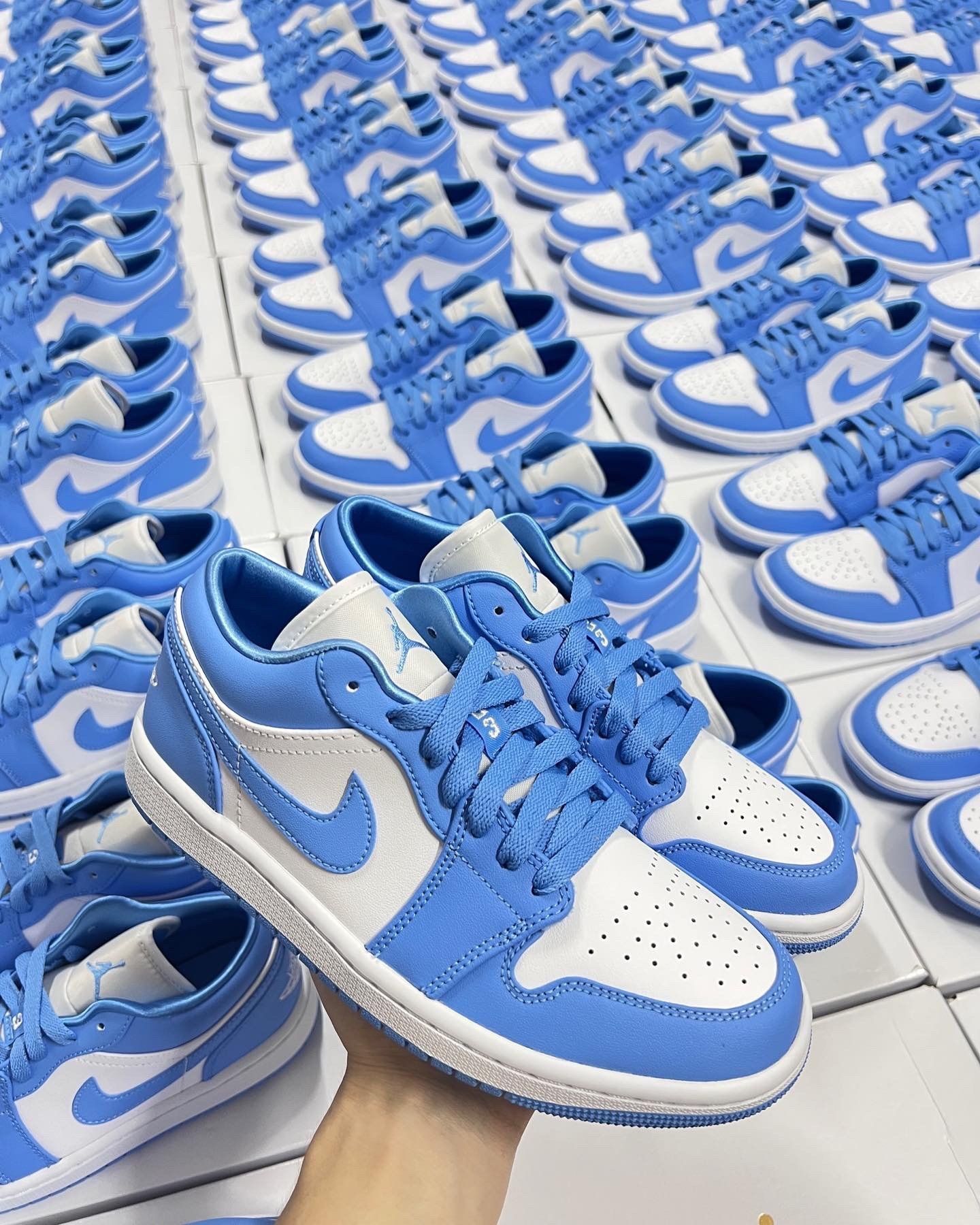  2209 - HÀNG CHÍNH HÃNG - GIÀY NIKE AIR JORDAN 1 LOW UNC - CODE: AO9944-441 