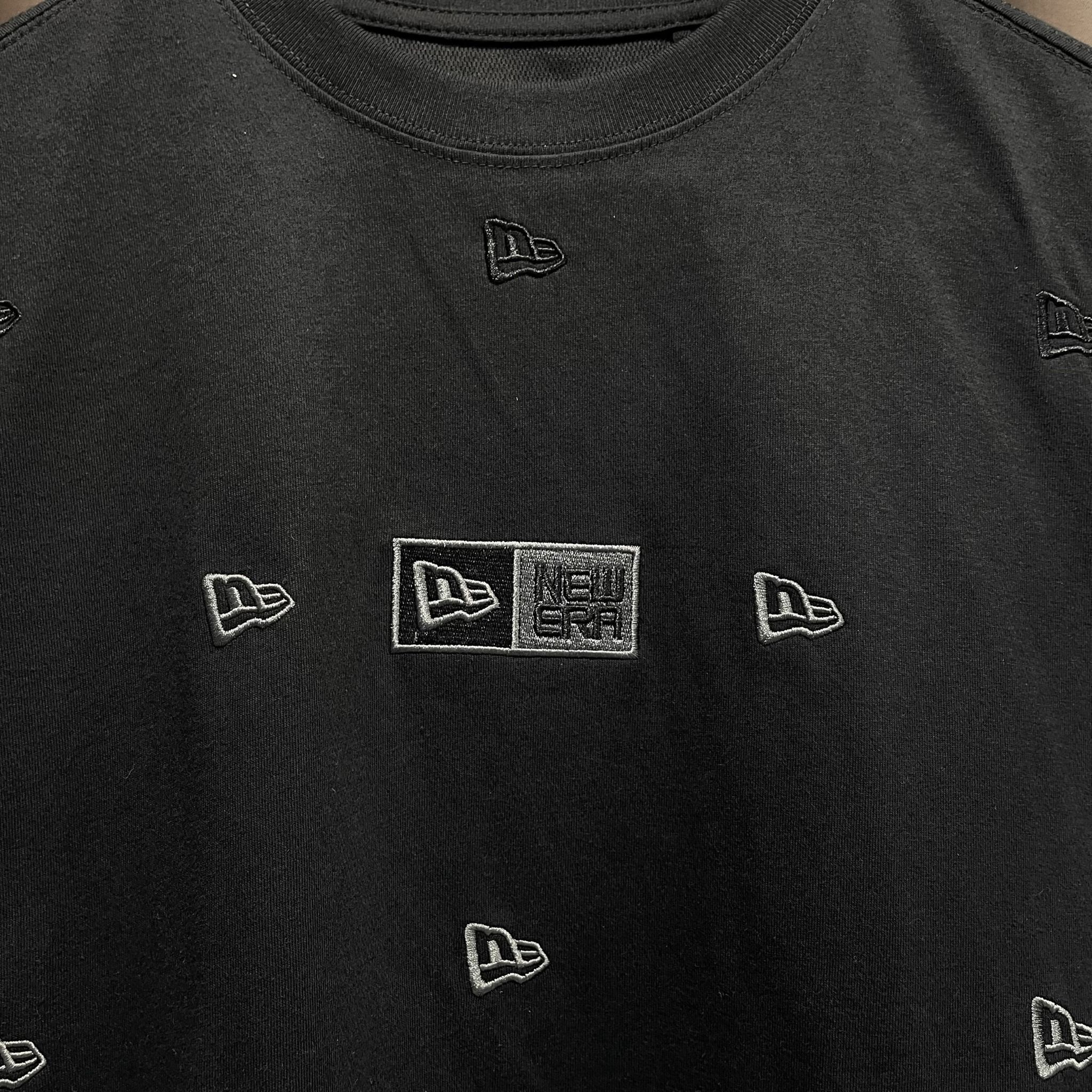  2249 - HÀNG CHÍNH HÃNG - ÁO THUN NEW ERA - MULTI LOGO THÊU - ĐEN 
