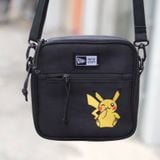  2324 - HÀNG CHÍNH HÃNG - TÚI NEW ERA - PIKACHU - VUÔNG ĐEN - CODE 14124524 