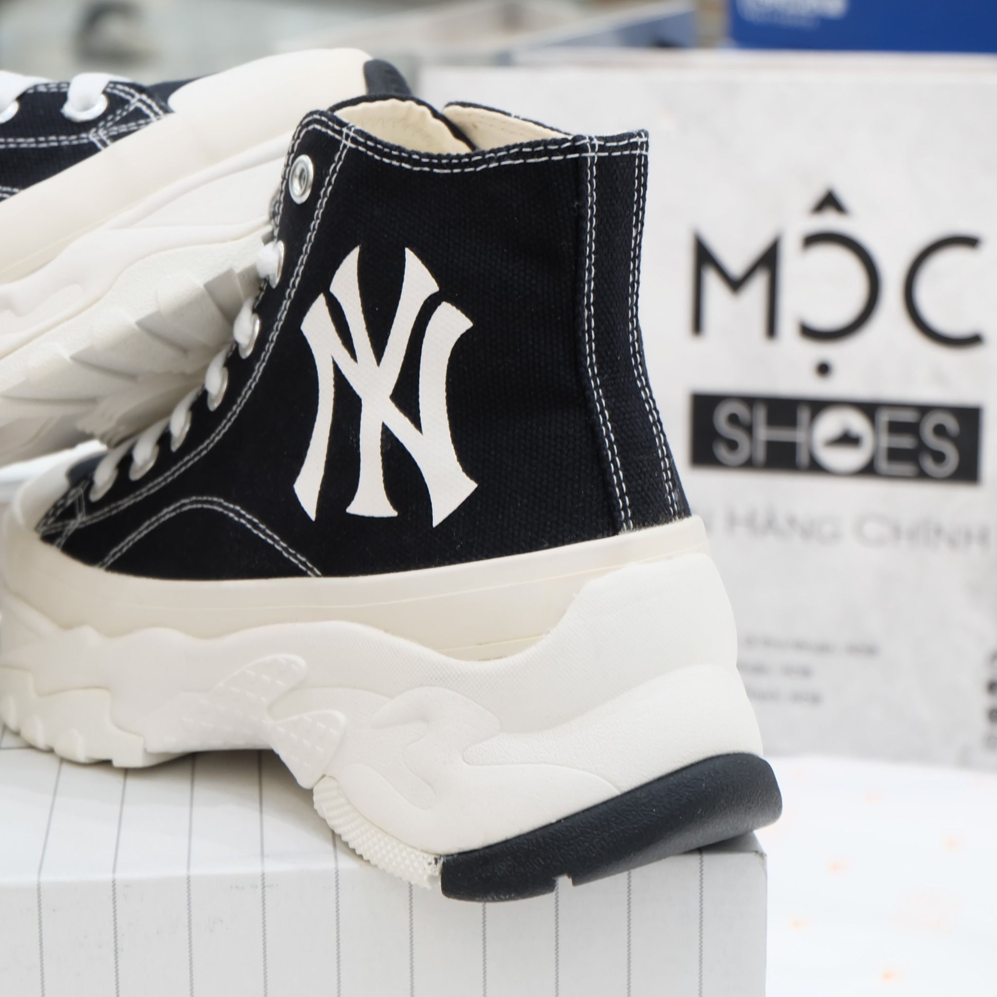  2380 - HÀNG CHÍNH HÃNG - GIÀY MLB CHUNKY HIGH -  CỔ CAO (MÀU ĐEN) - *BLACK/WHITE* - CODE: 32SHU1111-50L 