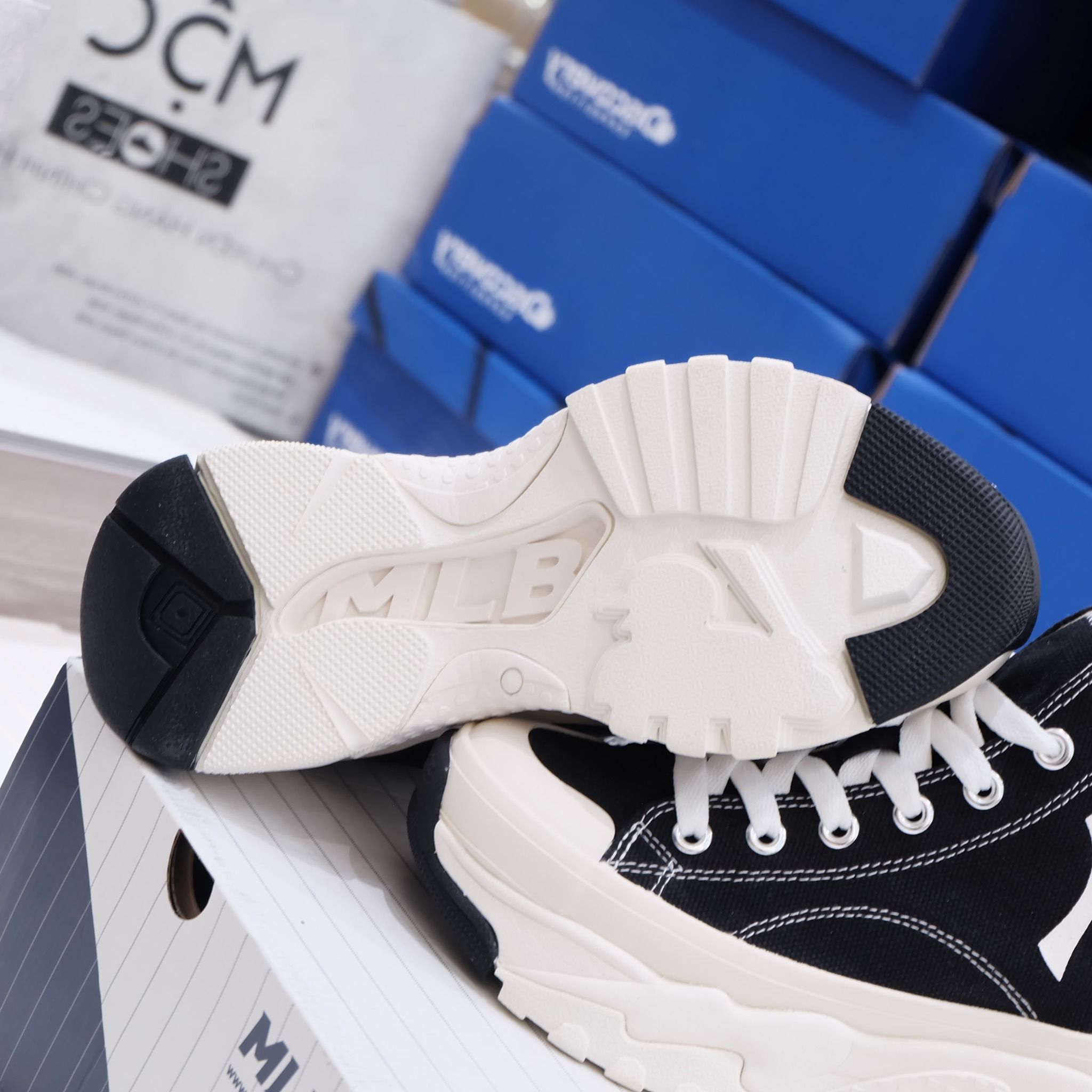  2380 - HÀNG CHÍNH HÃNG - GIÀY MLB CHUNKY HIGH -  CỔ CAO (MÀU ĐEN) - *BLACK/WHITE* - CODE: 32SHU1111-50L 