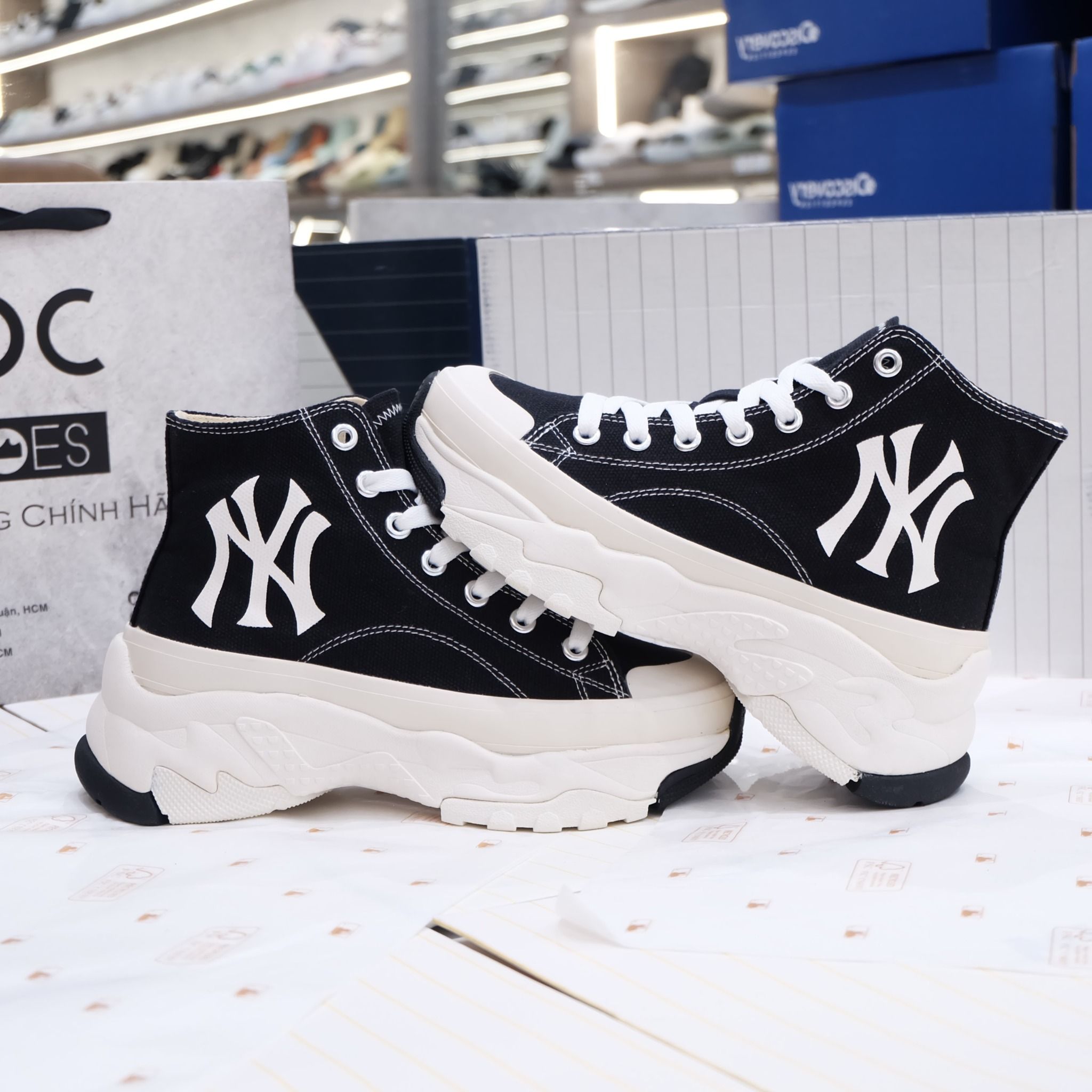  2380 - HÀNG CHÍNH HÃNG - GIÀY MLB CHUNKY HIGH -  CỔ CAO (MÀU ĐEN) - *BLACK/WHITE* - CODE: 32SHU1111-50L 