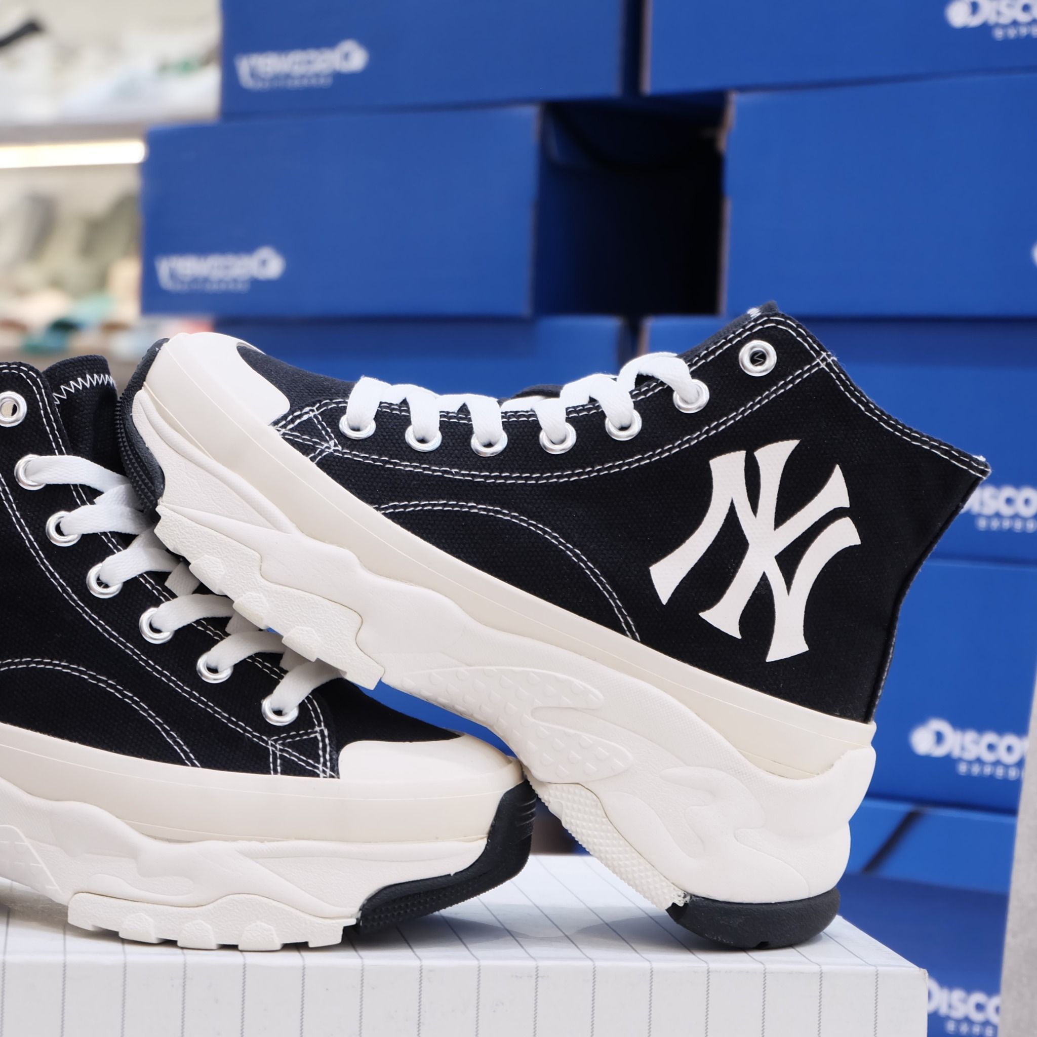  2380 - HÀNG CHÍNH HÃNG - GIÀY MLB CHUNKY HIGH -  CỔ CAO (MÀU ĐEN) - *BLACK/WHITE* - CODE: 32SHU1111-50L 