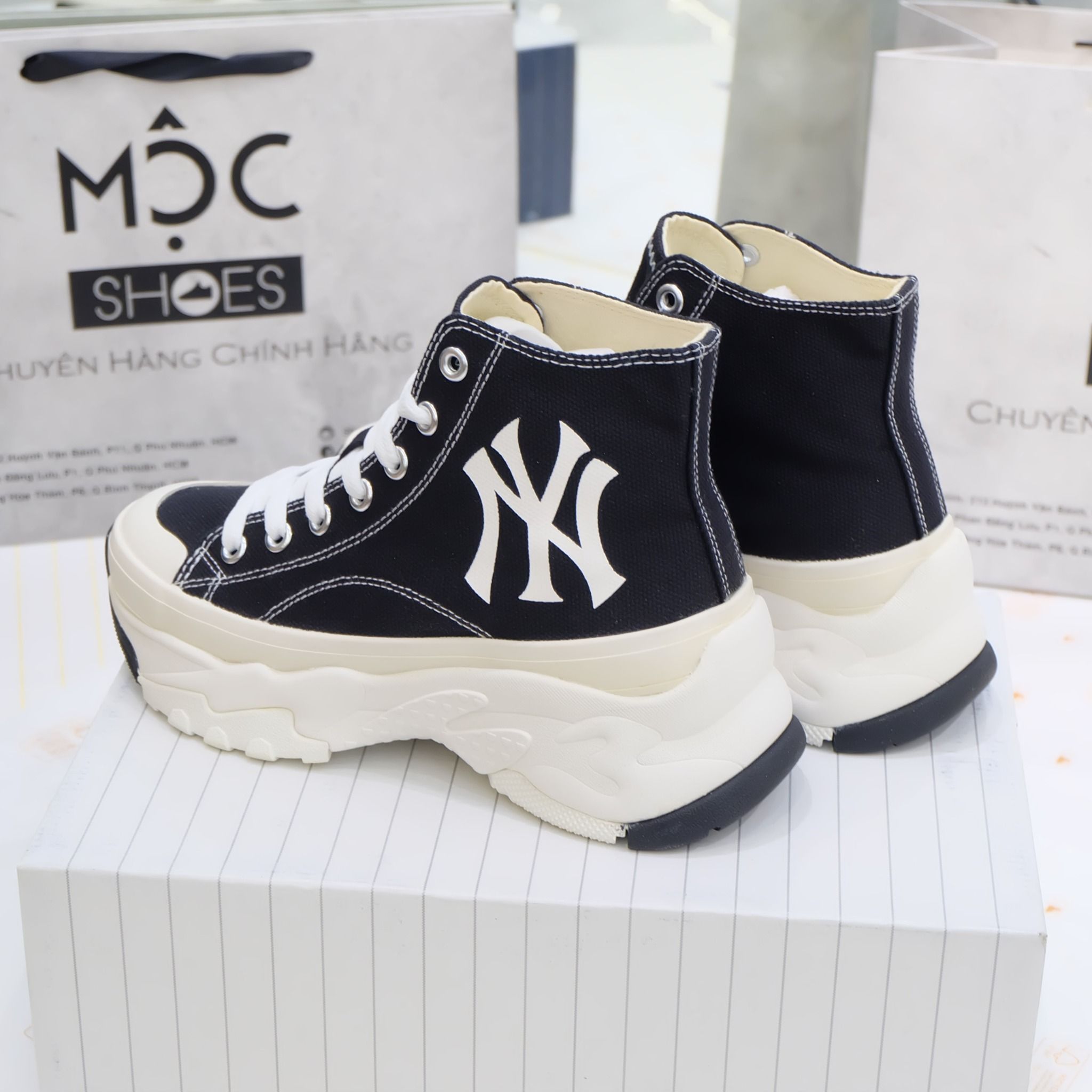  2380 - HÀNG CHÍNH HÃNG - GIÀY MLB CHUNKY HIGH -  CỔ CAO (MÀU ĐEN) - *BLACK/WHITE* - CODE: 32SHU1111-50L 