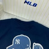  2394 - HÀNG CHÍNH HÃNG - ÁO THUN NEW ERA - NY BÓNG CHÀY CẦM CỜ - NAVY - CODE: 14326577 